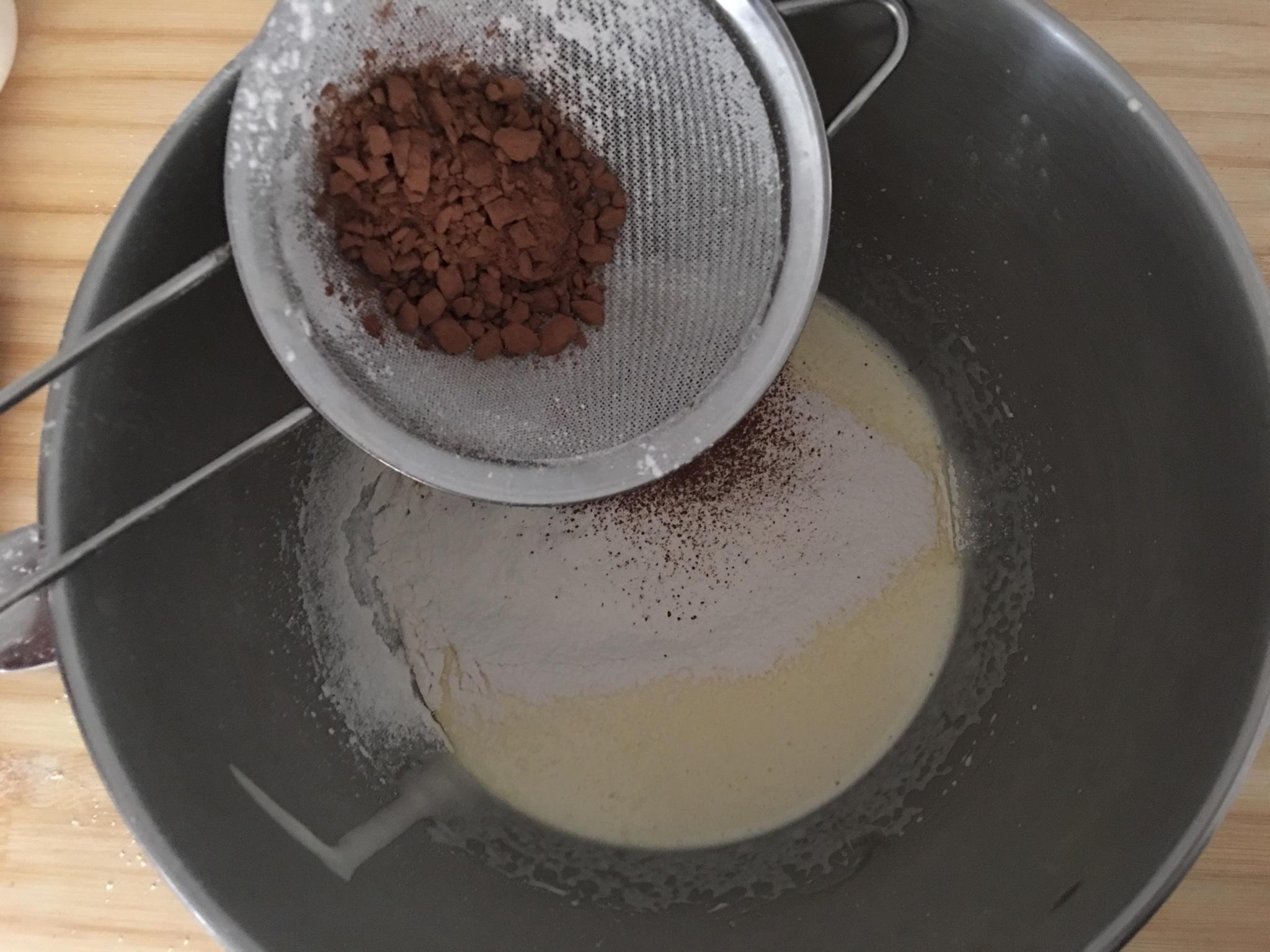 榛子巧克力心形蛋糕的做法 步骤3