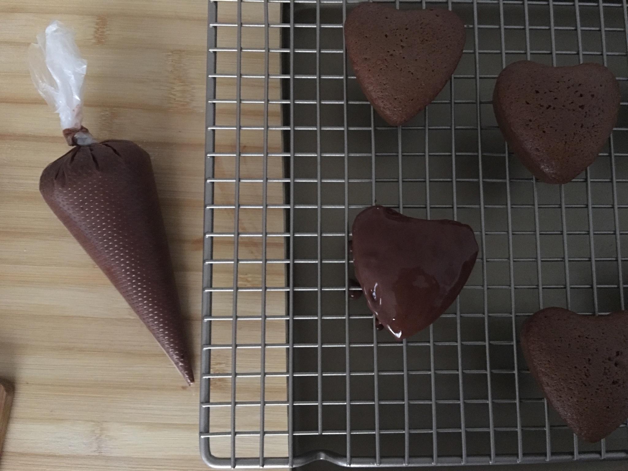 榛子巧克力心形蛋糕的做法 步骤8