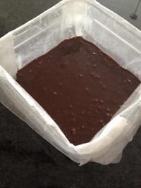 小試牛刀 製作了巴洛客經典黑白巧克力慕斯 看看的做法 步骤1