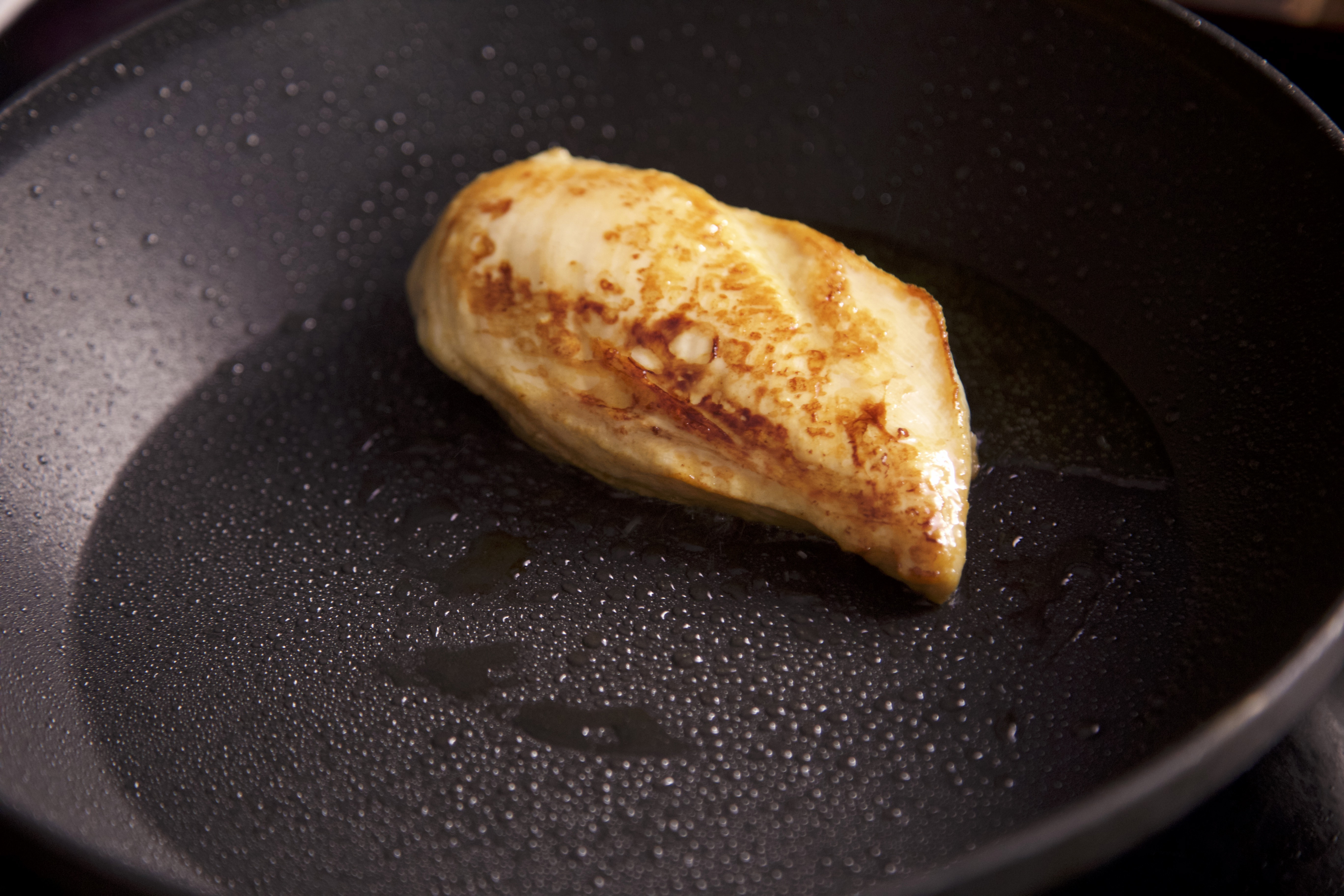 減脂增肌必學——玫瑰煙燻雞胸肉套餐的做法 步骤2