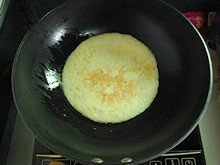 米飯雞蛋餅的做法 步骤3