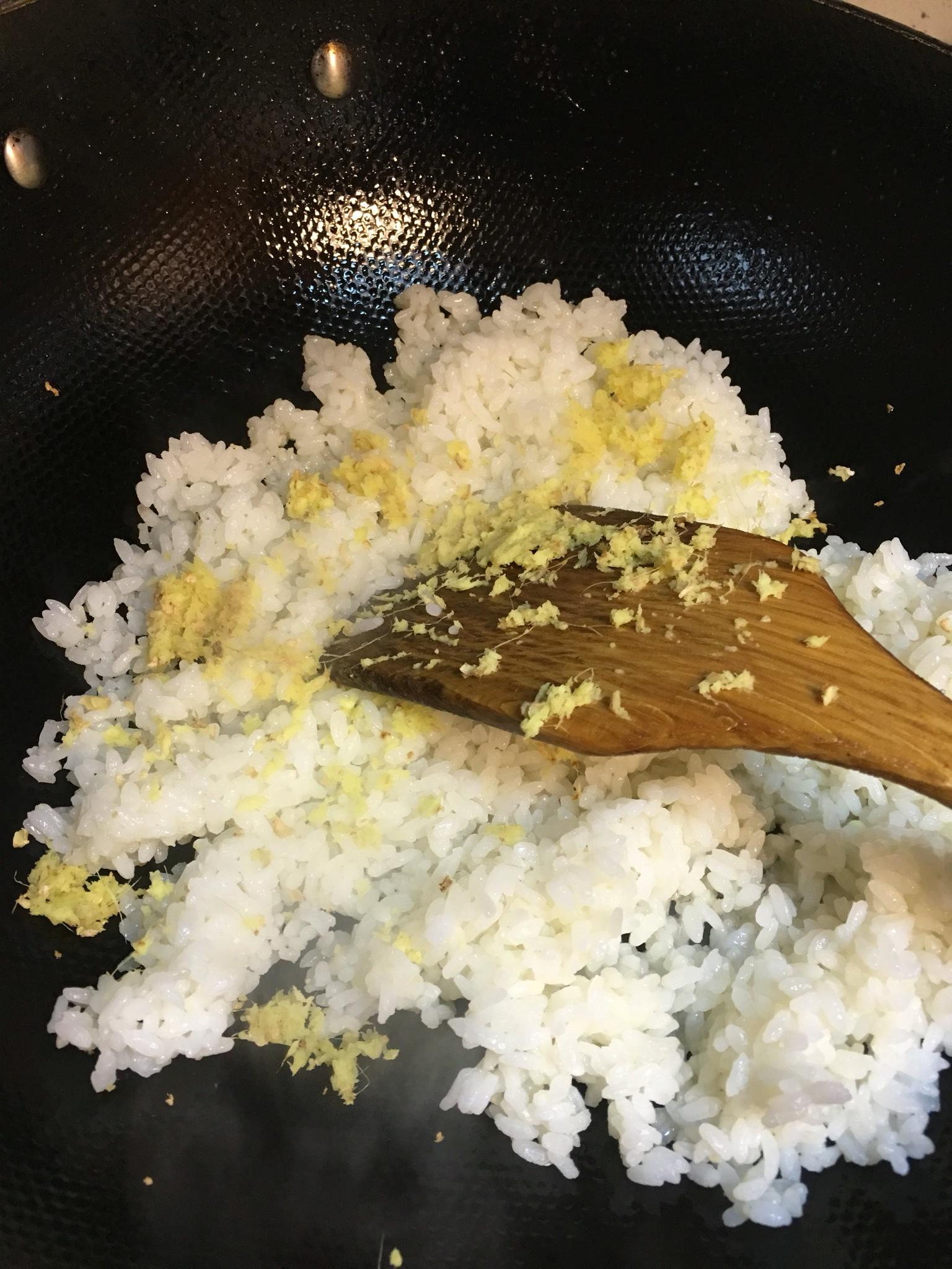 養生黃金姜炒飯的做法 步骤4