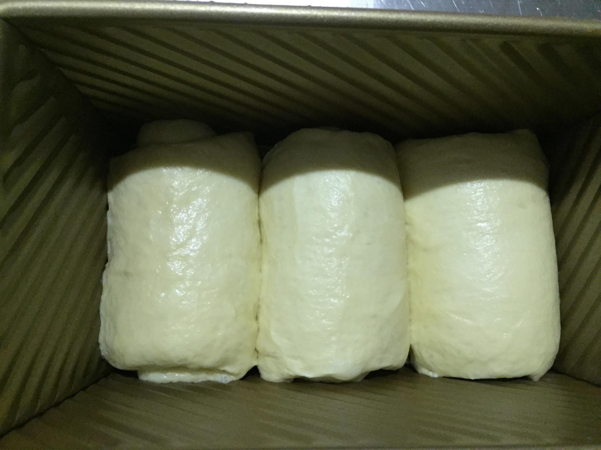 乳清奶油蛋黃吐司的做法 步骤8
