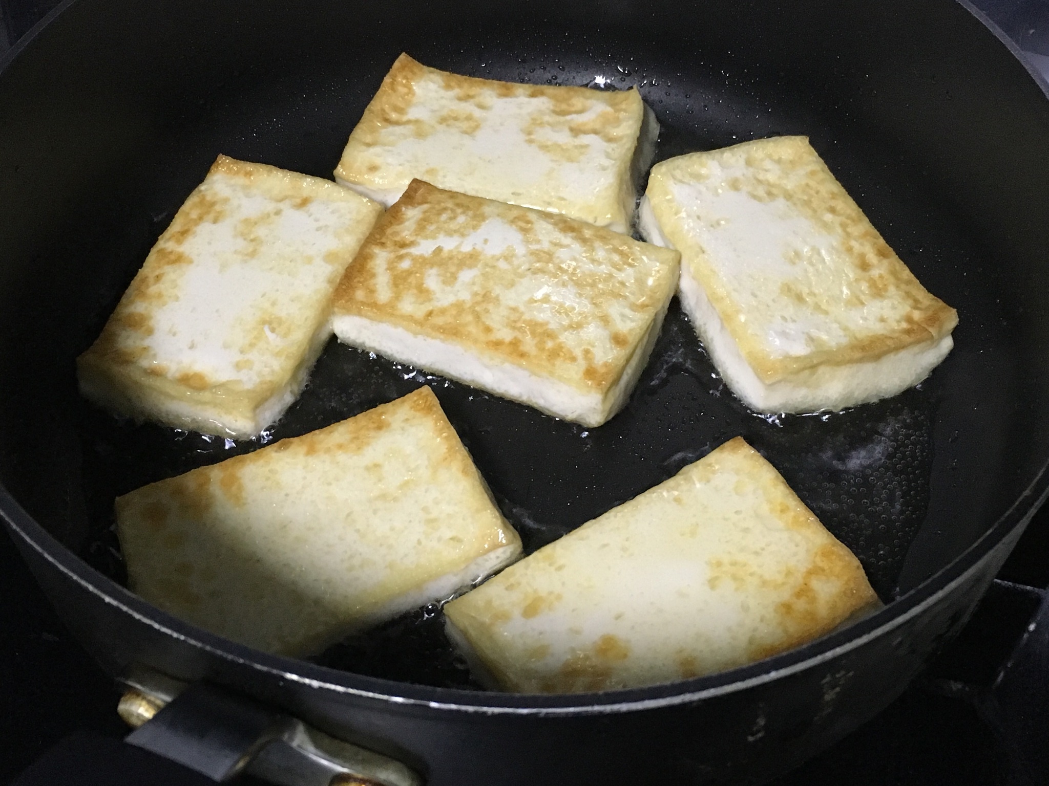 油煎豆腐蘸著吃的做法 步骤1