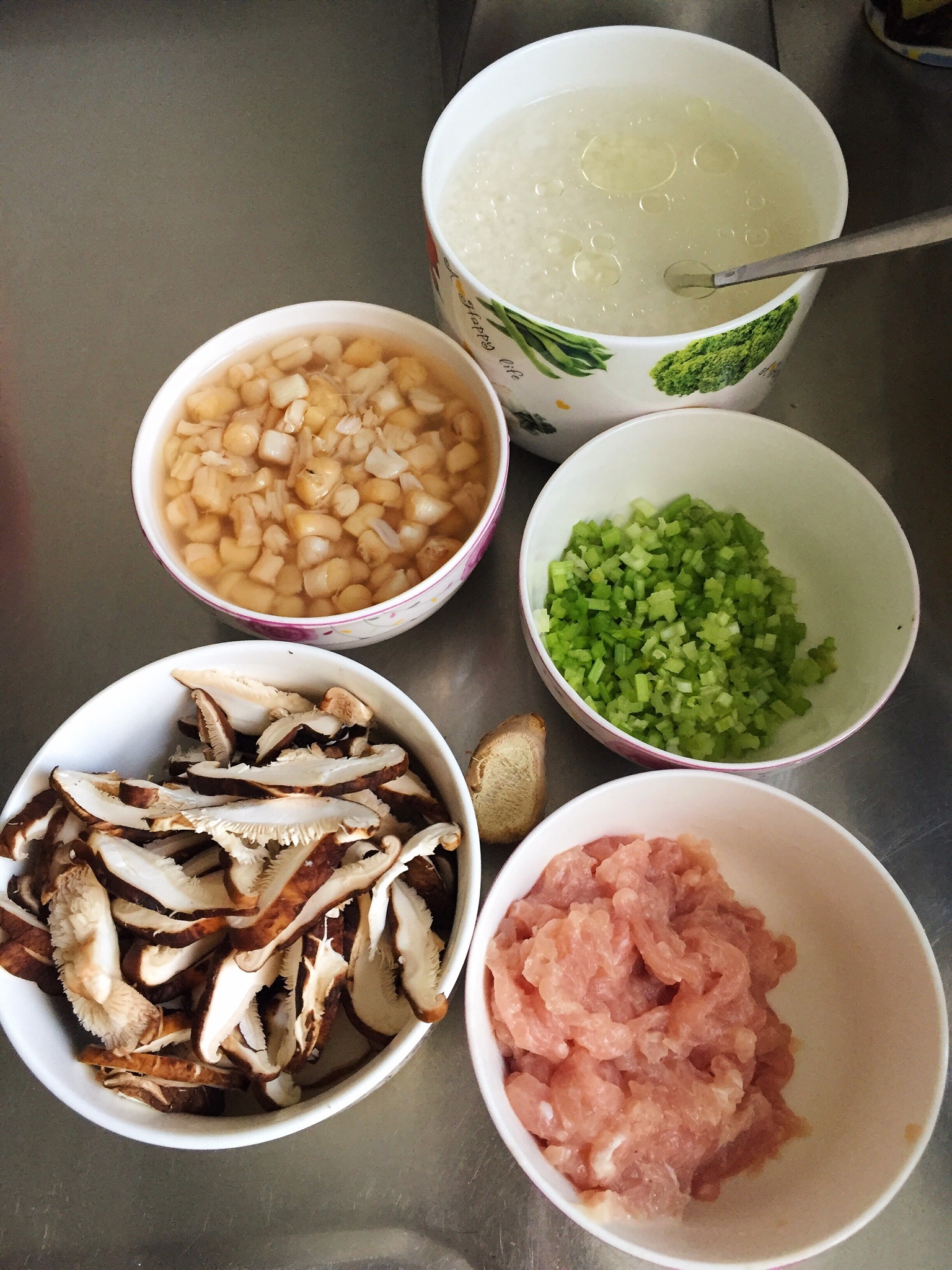 乾貝香菇瘦肉粥的做法 步骤1