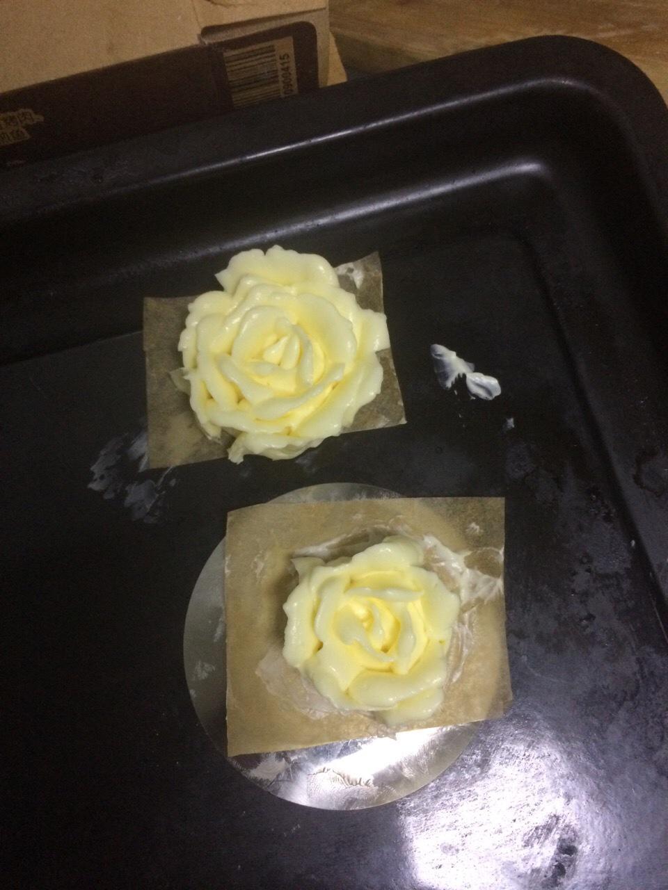 奶油霜韓式裱花的做法 步骤2