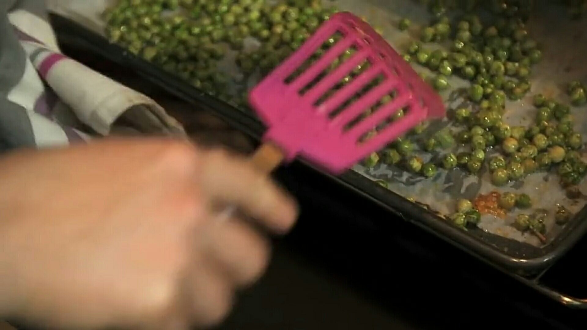芝士脆豌豆 快手小零食的做法 步骤3