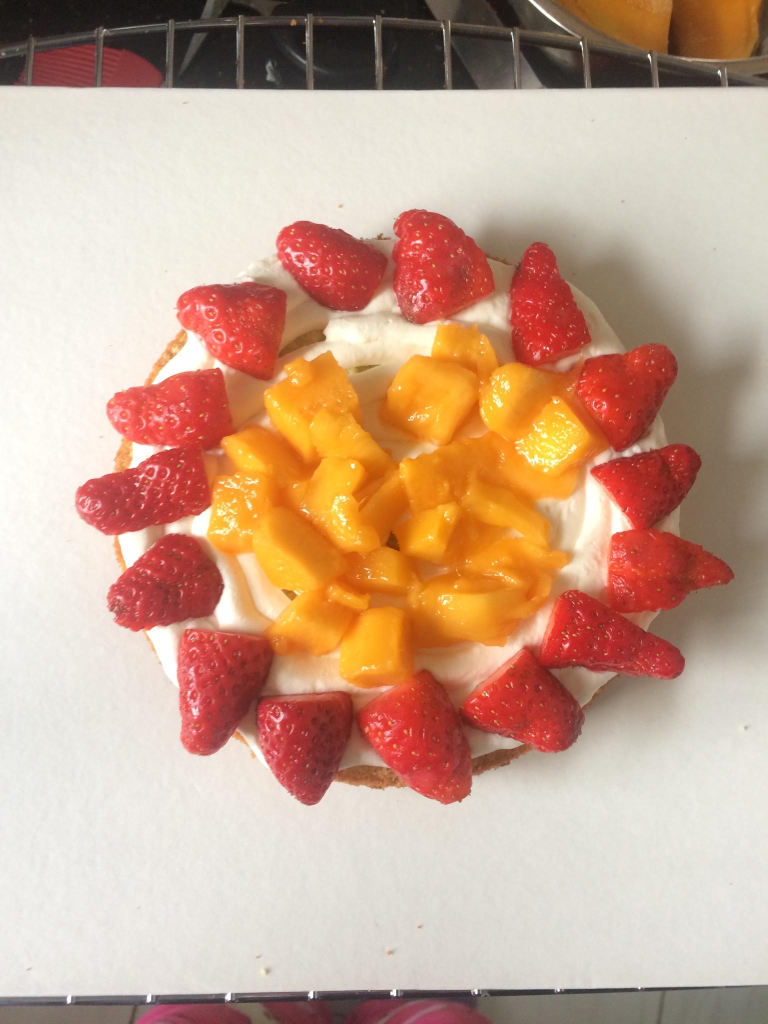 草莓芒果裸蛋糕的做法 步骤1