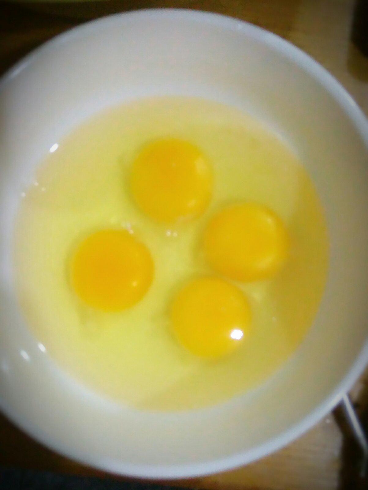 香椿煎雞蛋的做法 步骤2