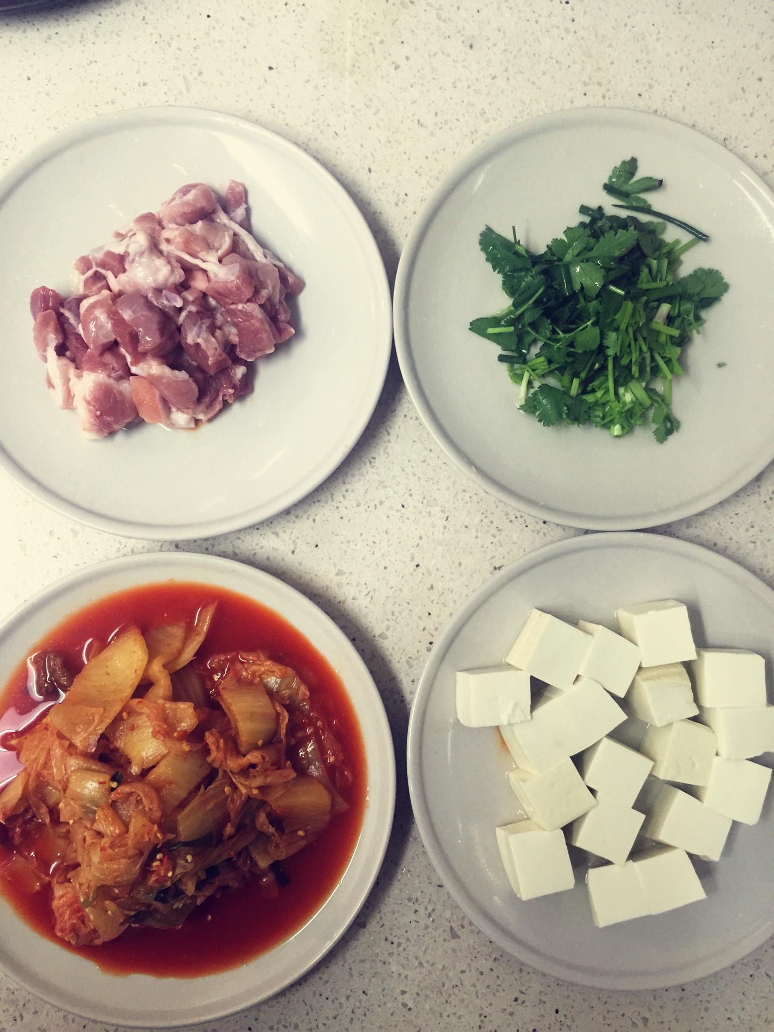 韓國泡菜湯（懶人版）的做法 步骤1