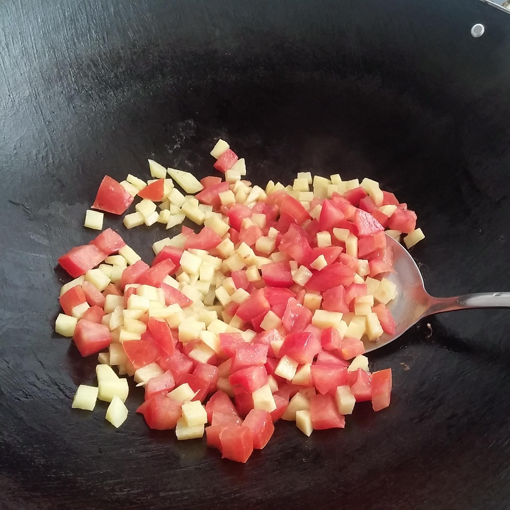 暖粒粒蓋飯（番茄土豆牛肉快手午餐）的做法 步骤4