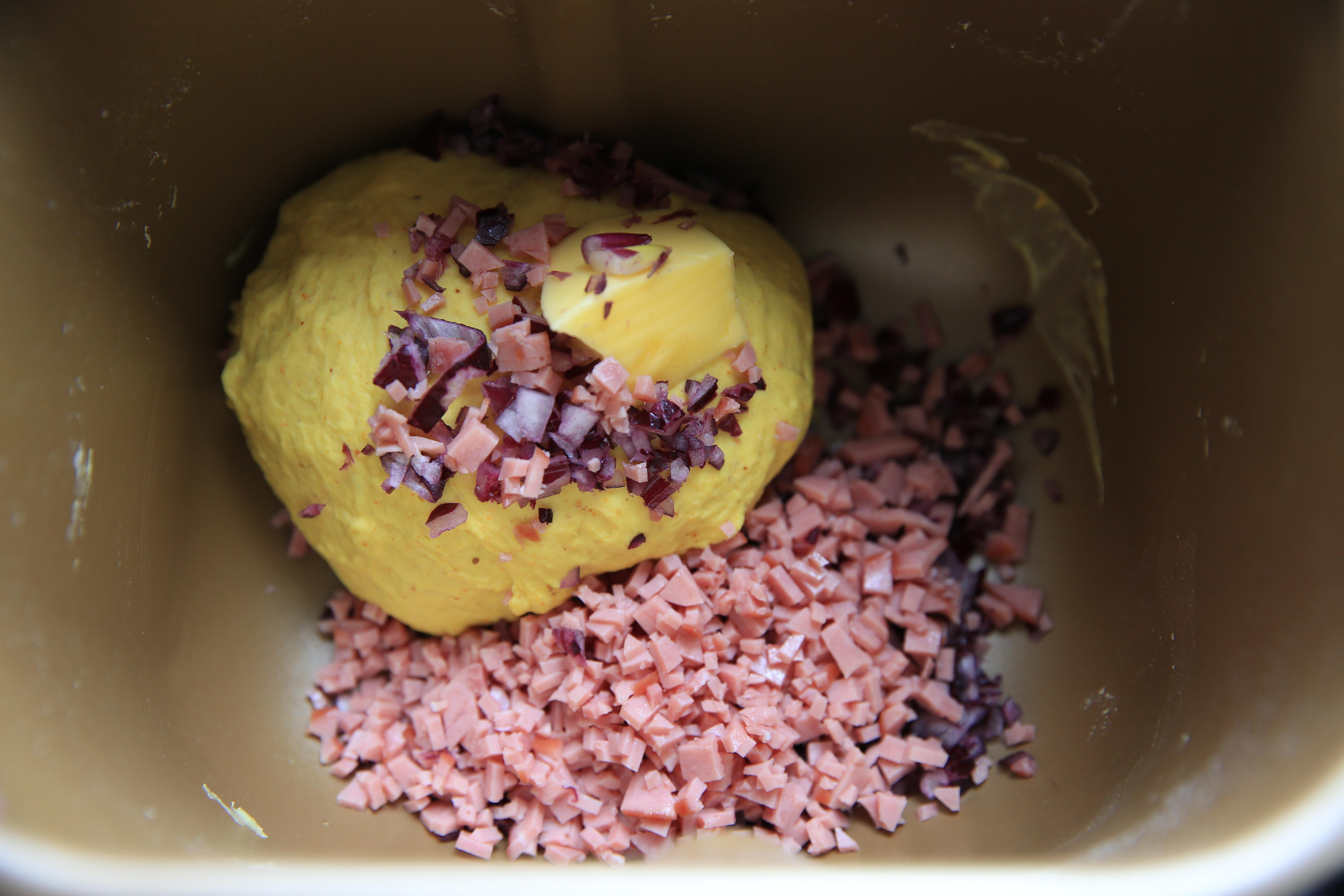 越嚼越香的咖哩洋蔥火腿貝果的做法 步骤1