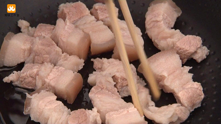 紅燒肉的家常製作方法，好吃不膩！的做法 步骤4