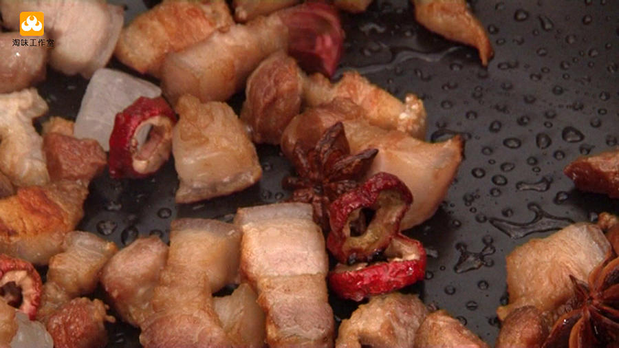 紅燒肉的家常製作方法，好吃不膩！的做法 步骤7
