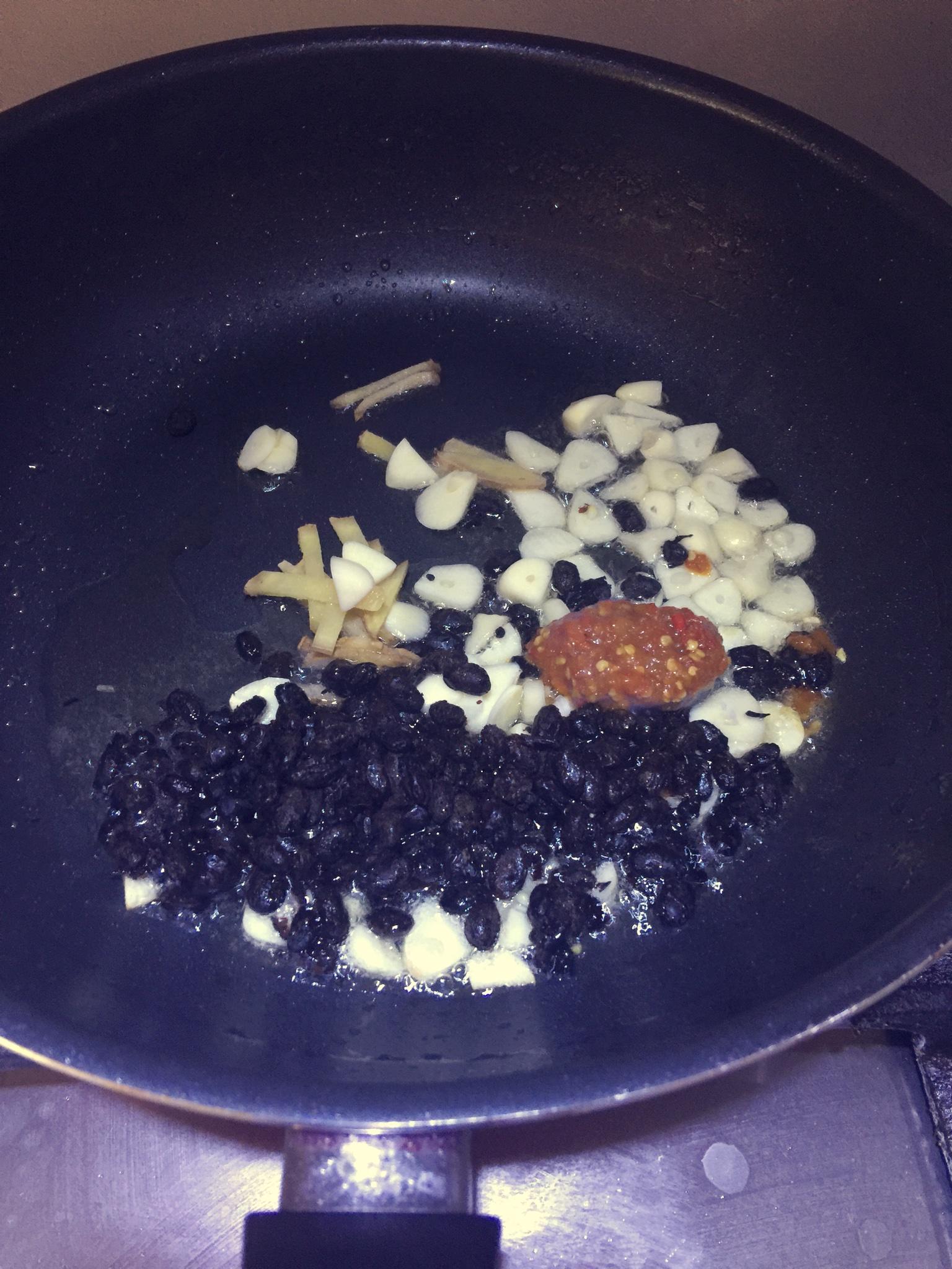 豆豉蒸排骨的做法 步骤2