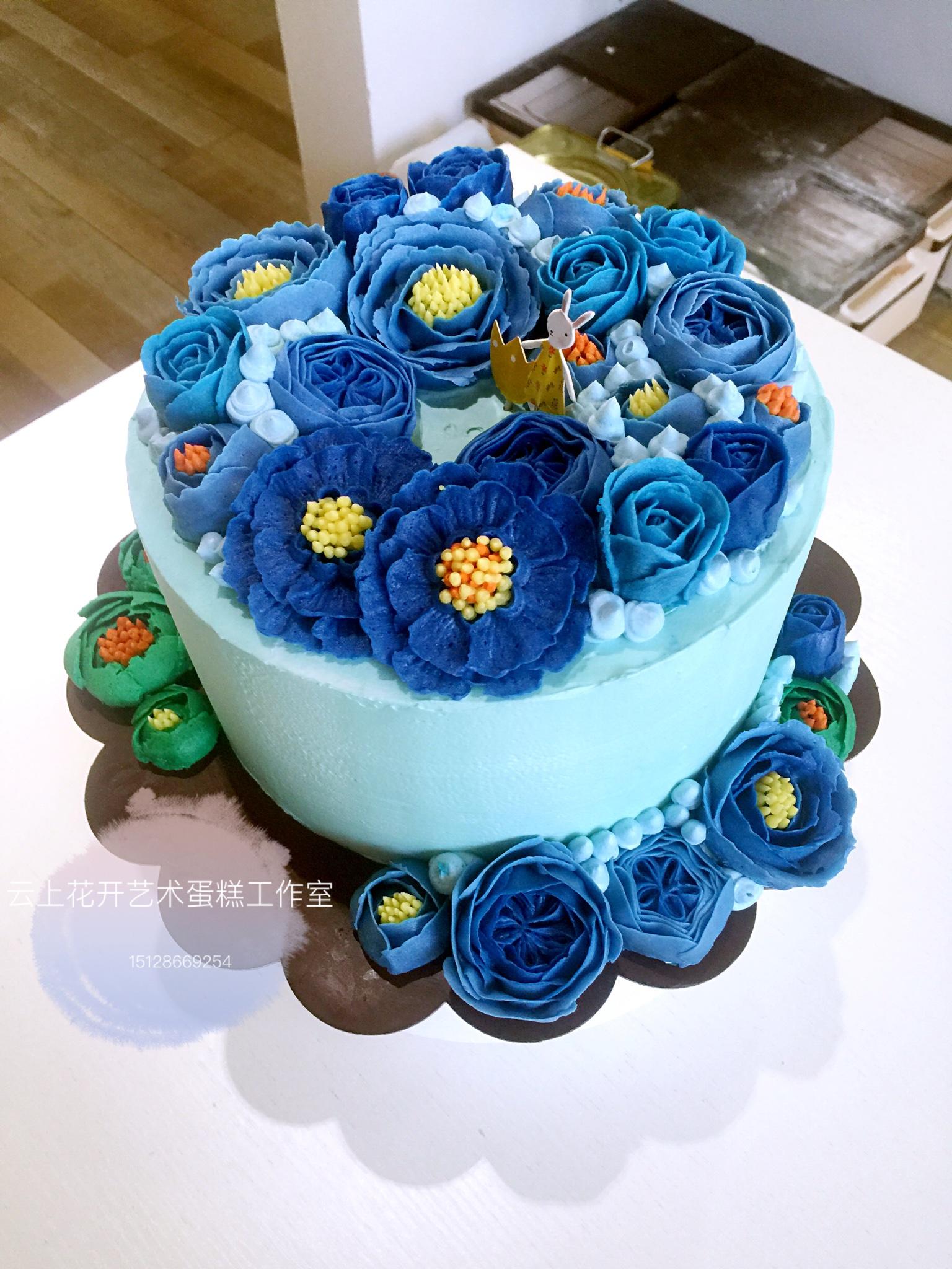 藍色裱花蛋糕的做法 步骤2