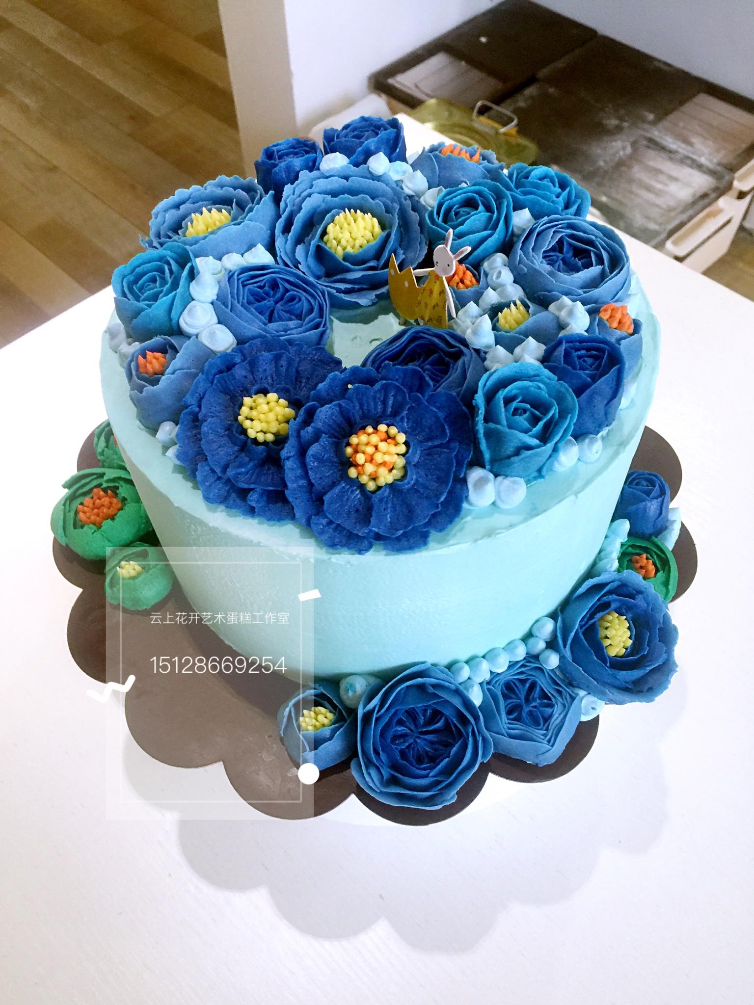 藍色裱花蛋糕的做法 步骤3