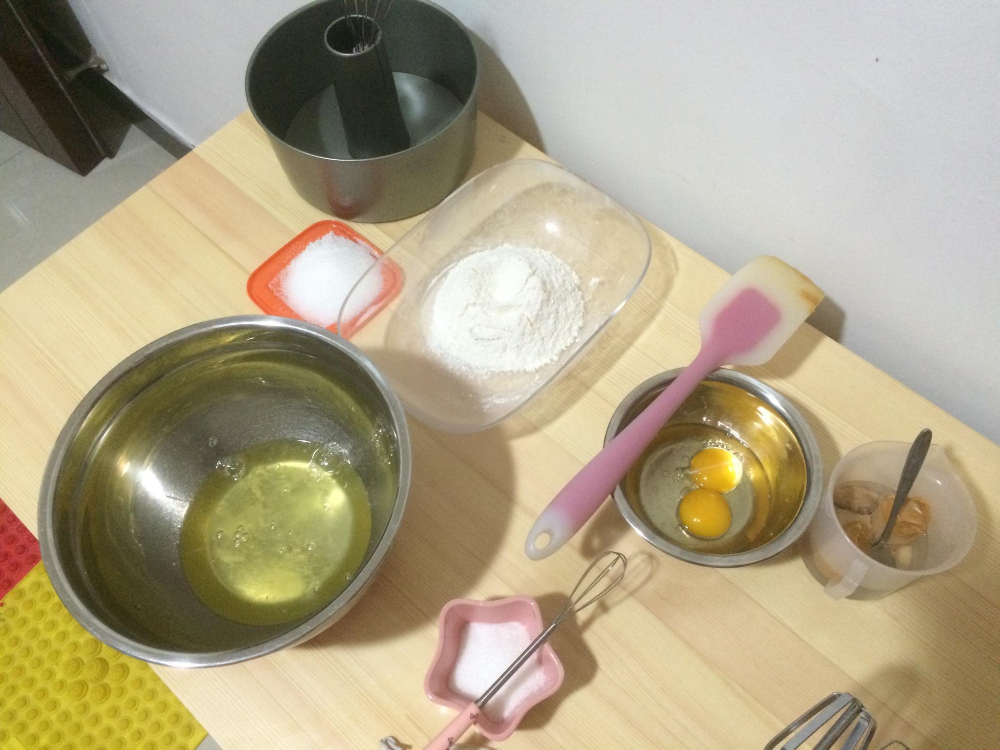 花生醬戚風蛋糕的做法 步骤1