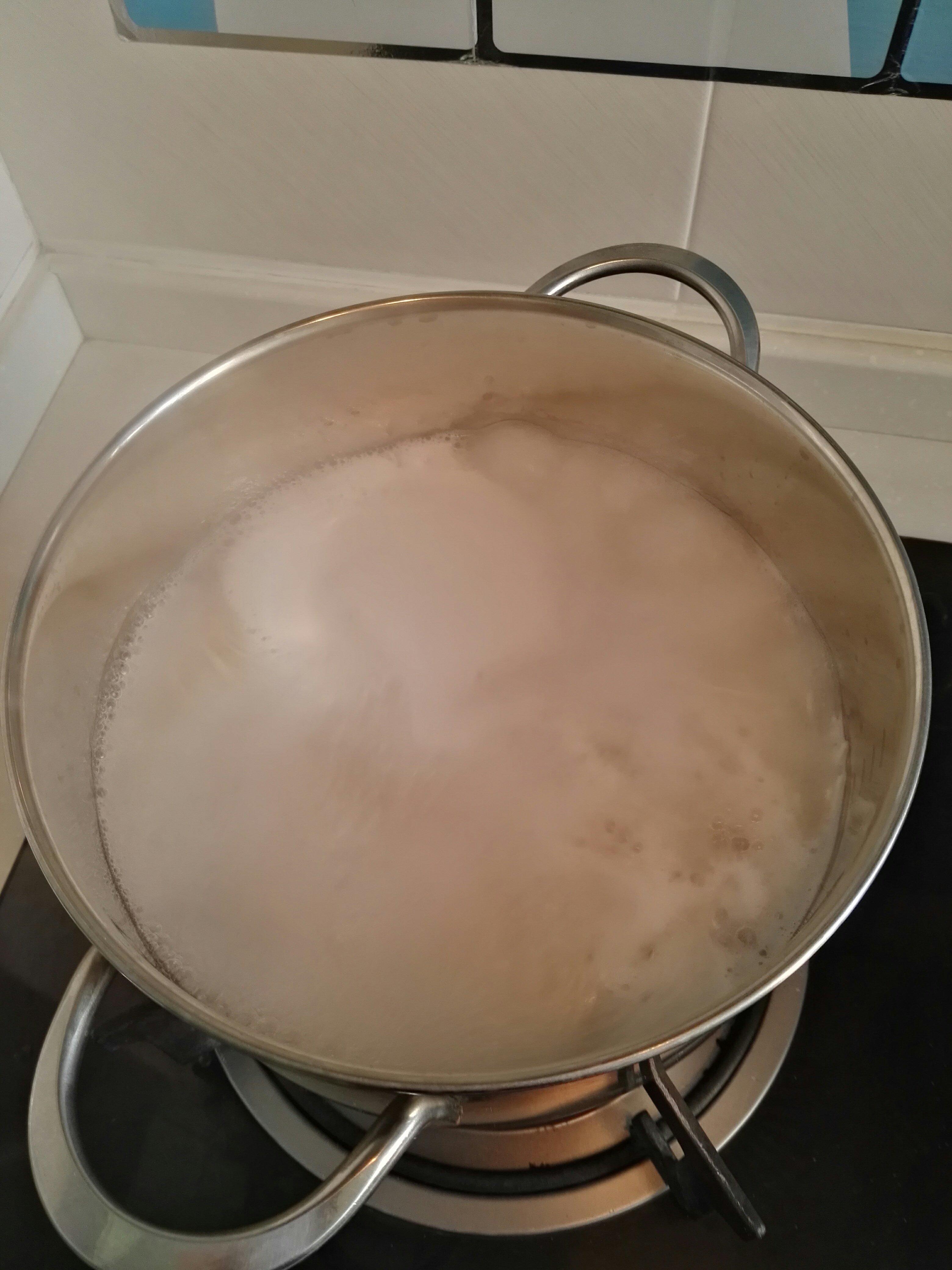 耗油雙菇雞蛋拌麪的做法 步骤3