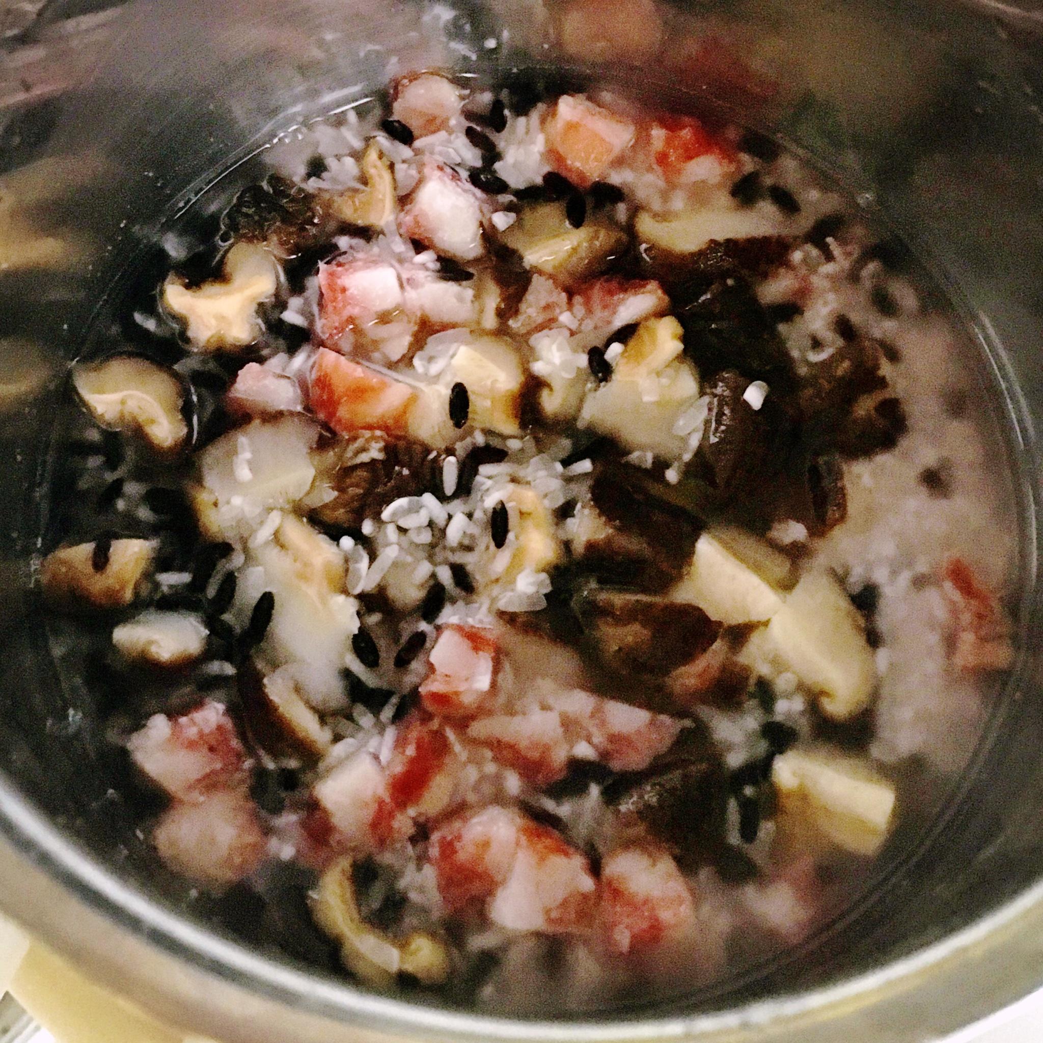 香菇臘腸燜紫米飯的做法 步骤2