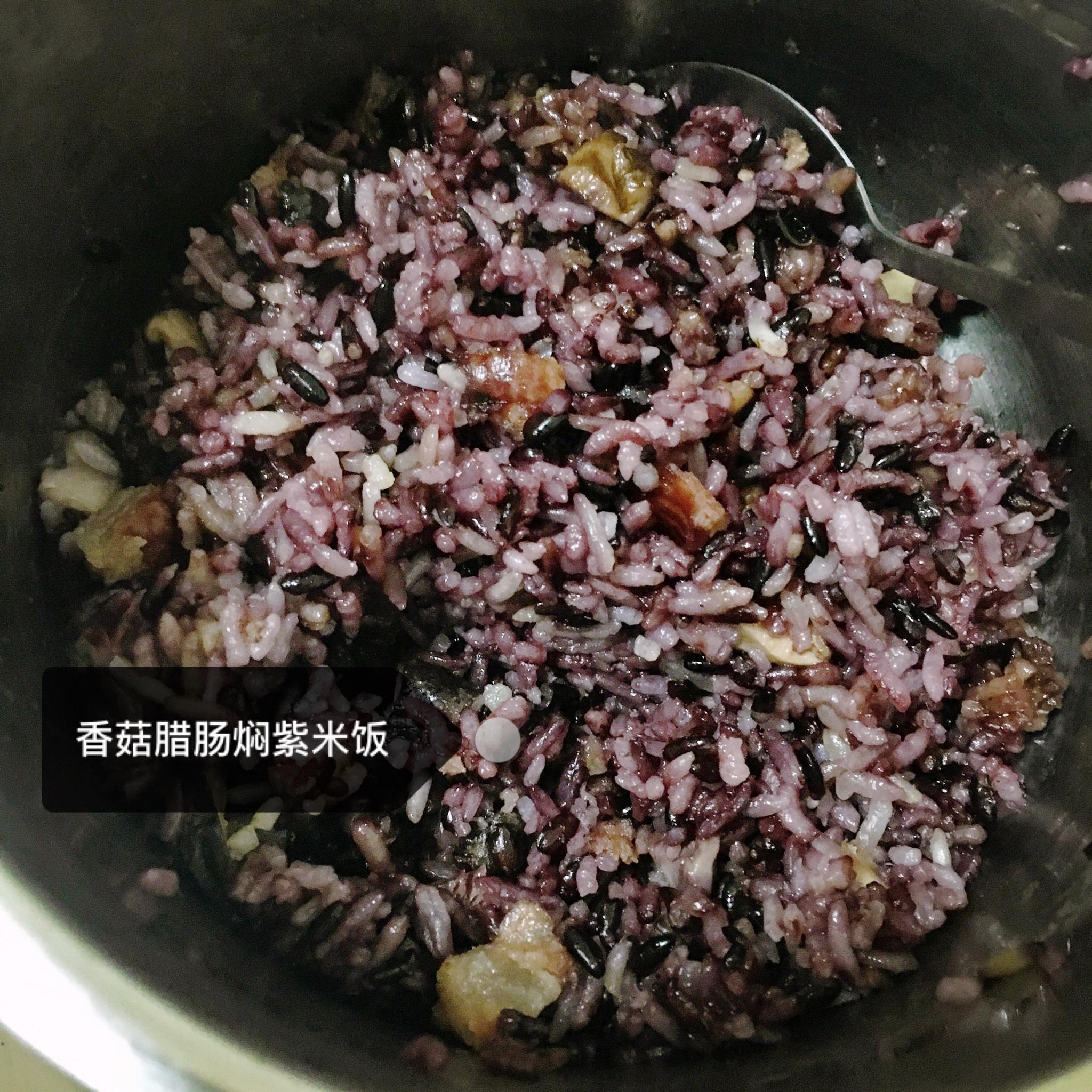 香菇臘腸燜紫米飯的做法 步骤3
