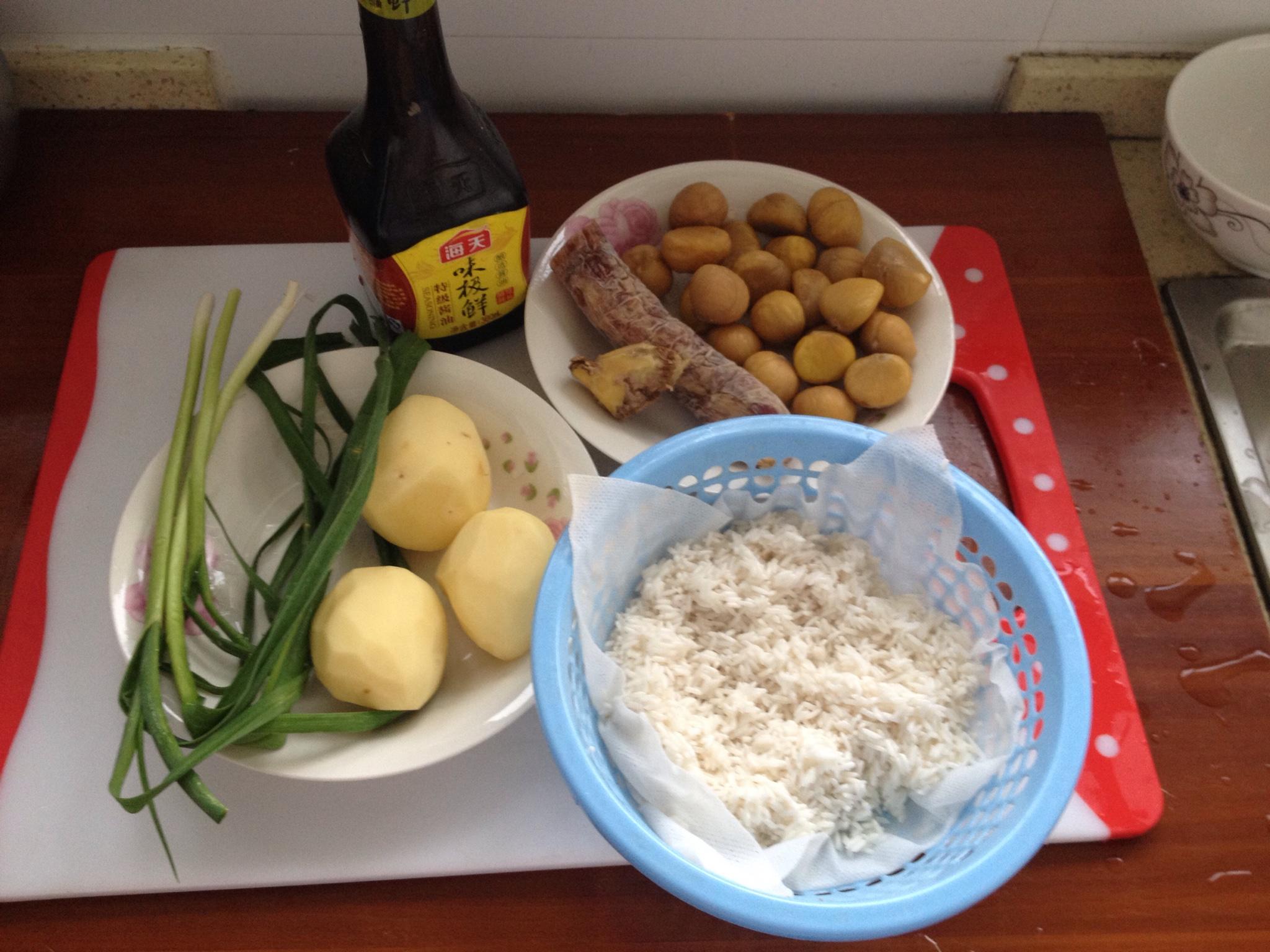 臘腸板栗土豆飯的做法 步骤2