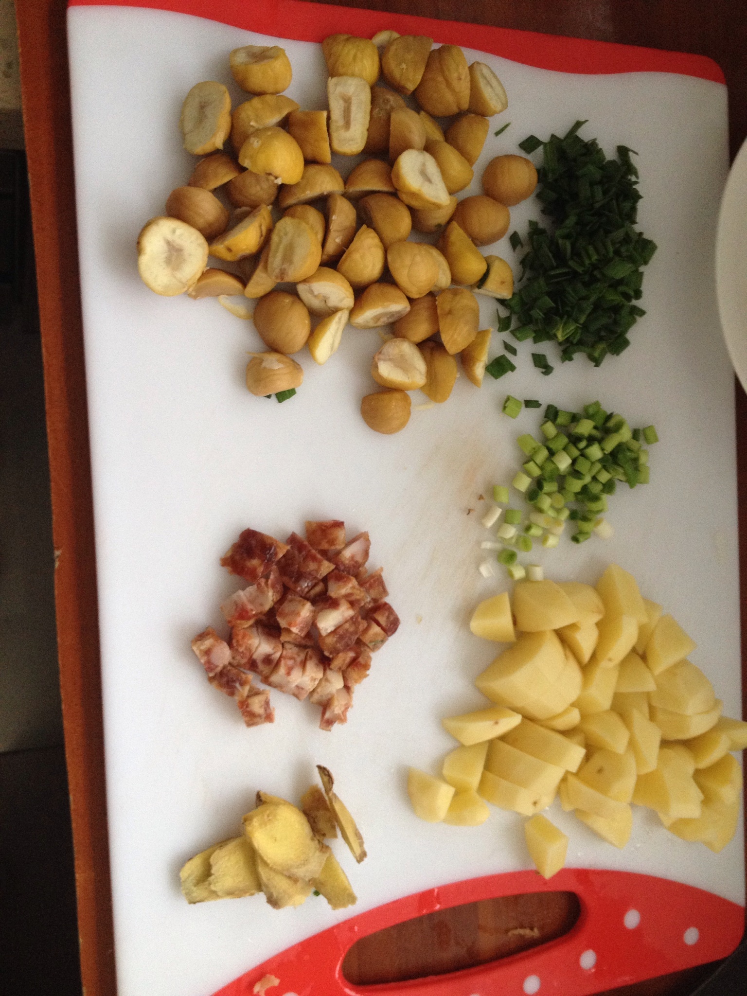 臘腸板栗土豆飯的做法 步骤3