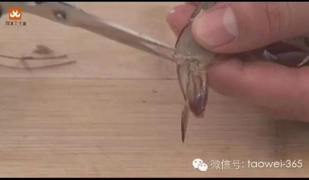 超好吃的油燜大蝦的做法 步骤3