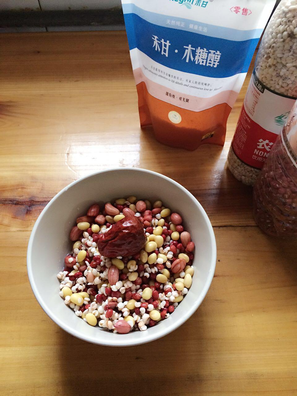 木糖醇紅豆薏仁豆漿的做法 步骤1