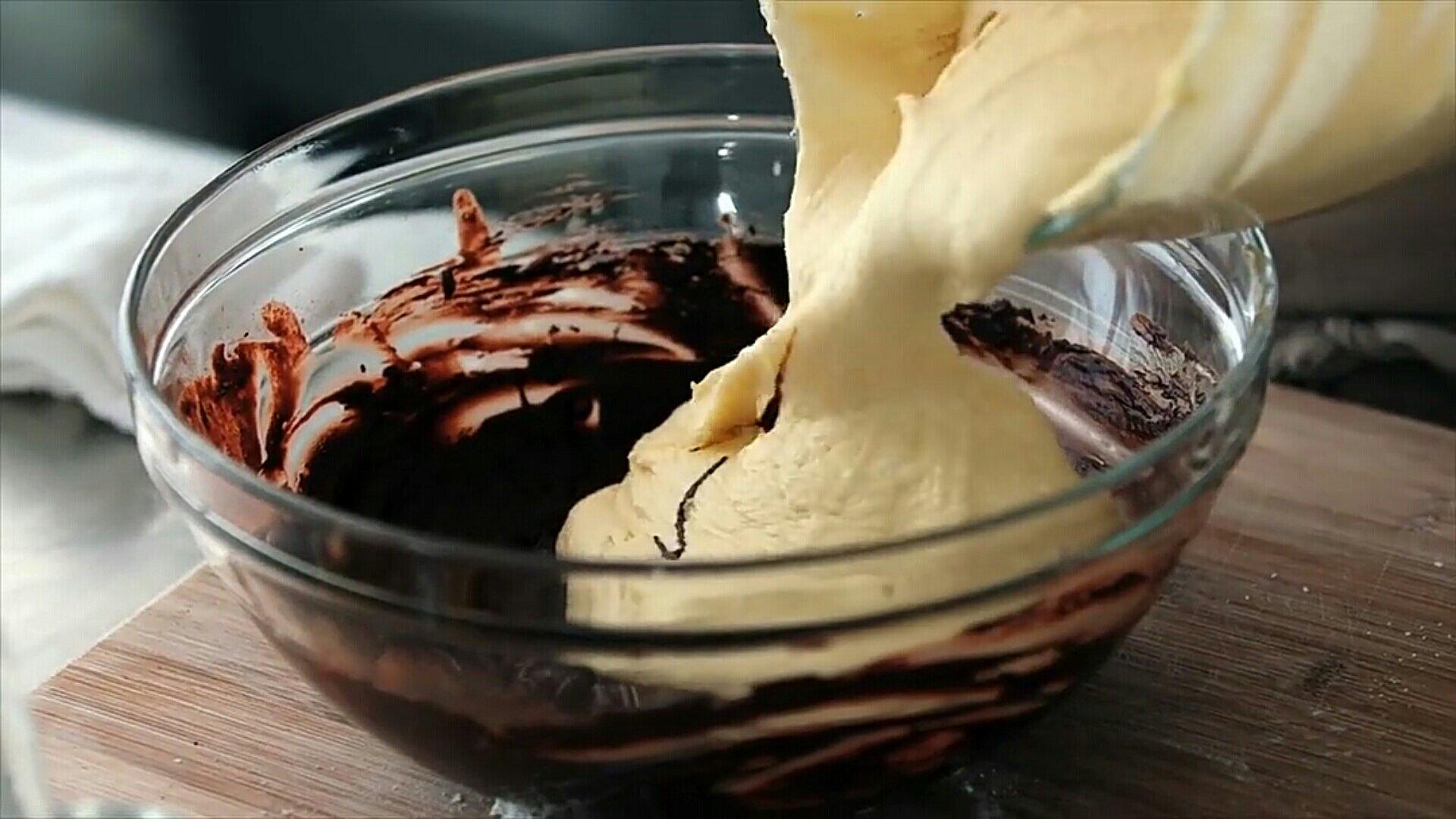 香草巧克力大理石紋磅蛋糕（Martha Stewart）的做法 步骤9