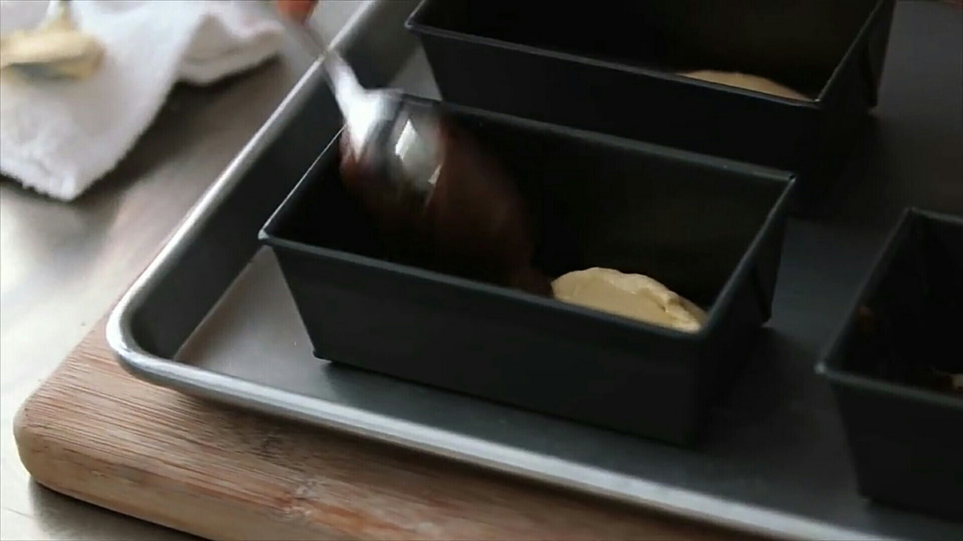香草巧克力大理石紋磅蛋糕（Martha Stewart）的做法 步骤11