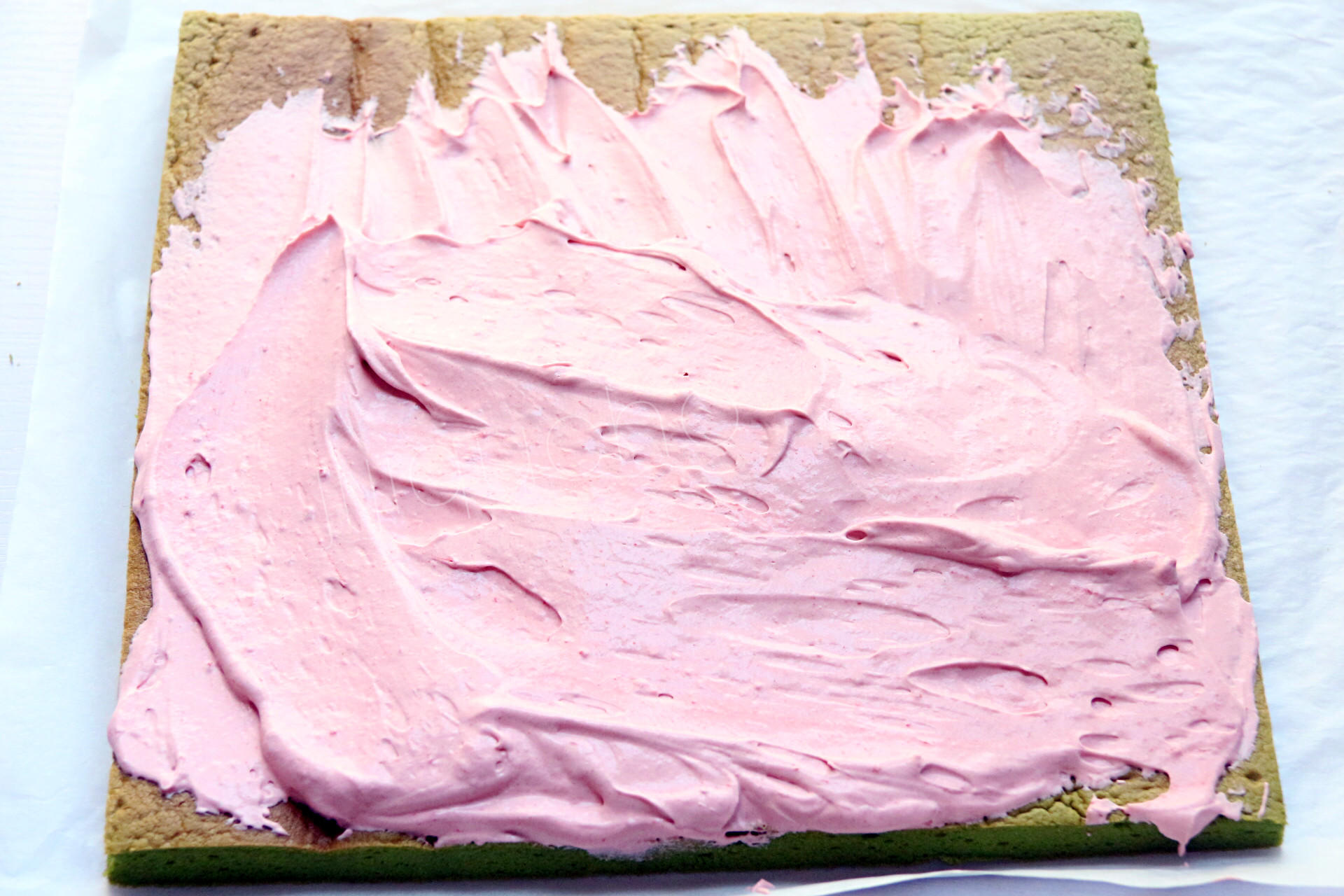 #東菱烤箱#卷出一個春天——抹茶草莓蛋糕卷的做法 步骤11