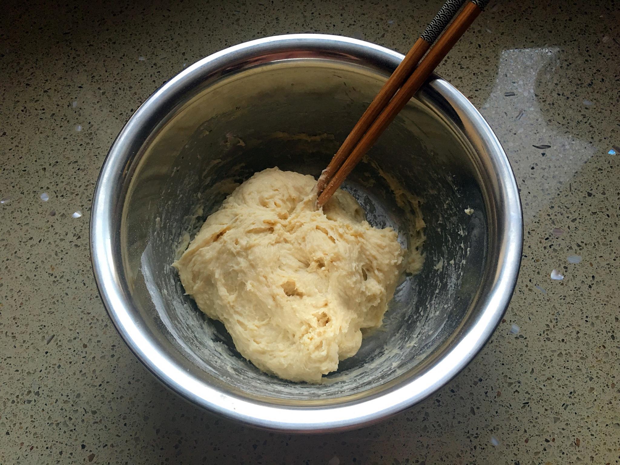 軟綿綿奶油紅豆吐司（附20分鐘手揉手套膜方法）的做法 步骤2
