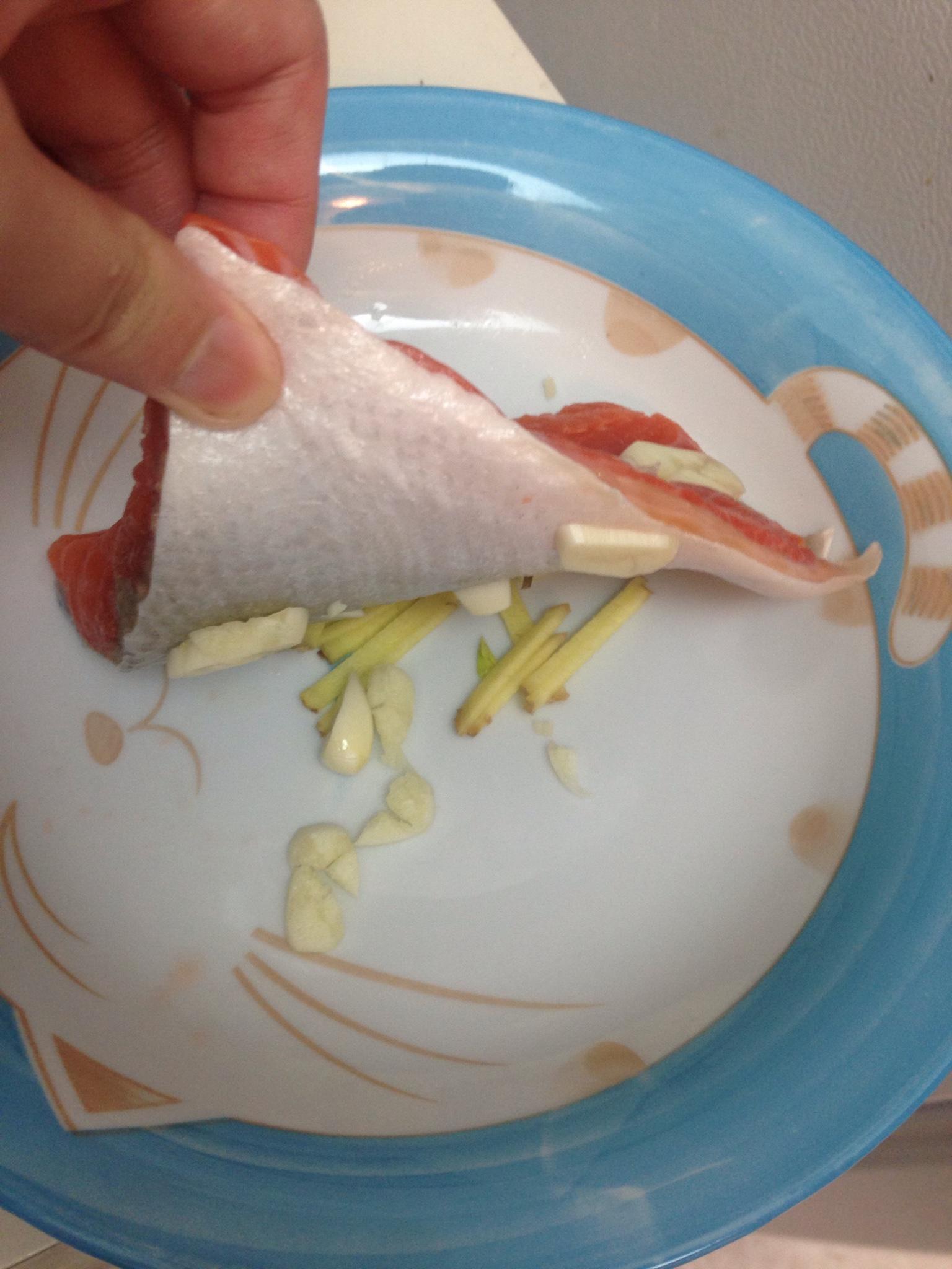 簡單快手菜-蒸三文魚的做法 步骤1