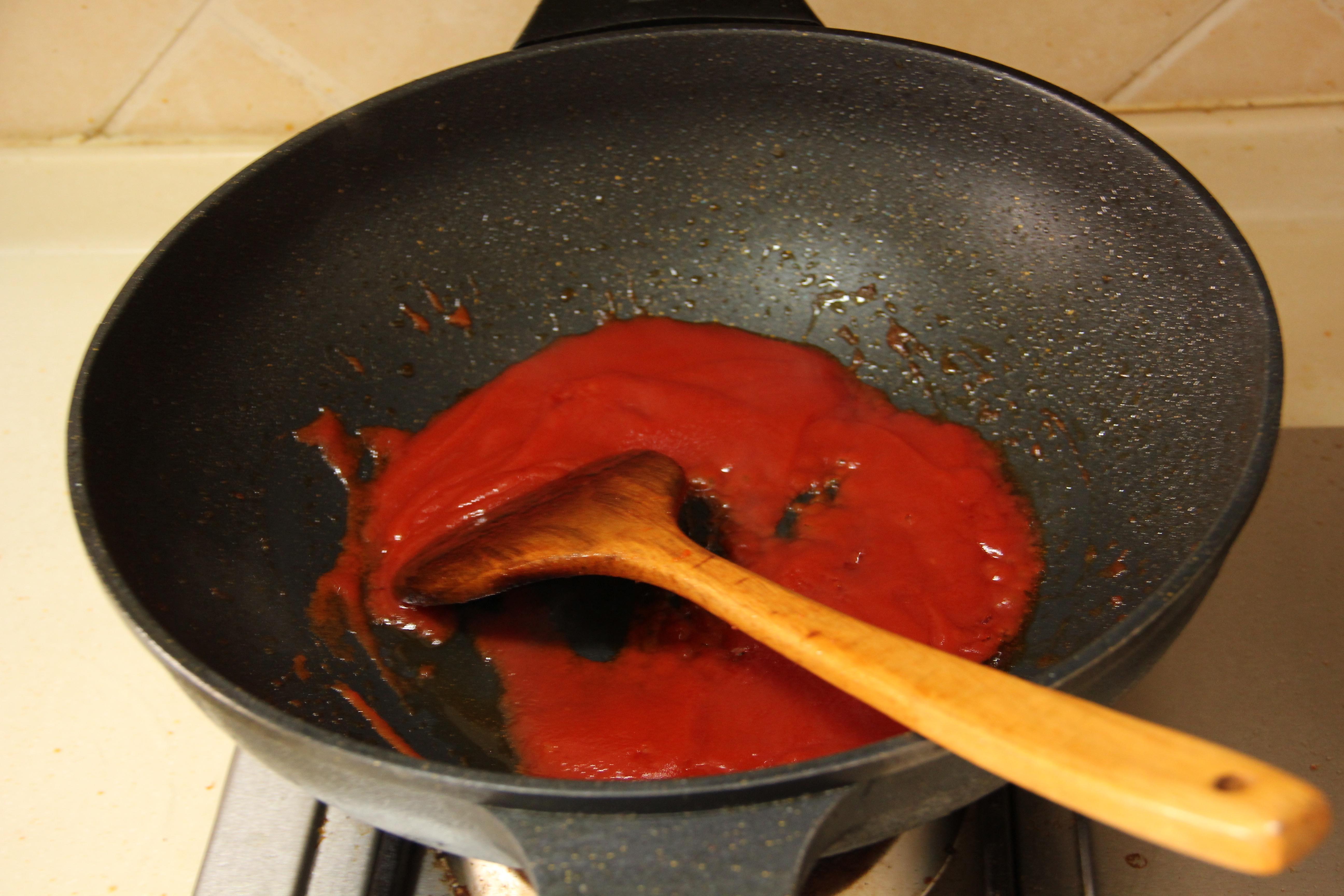 做法簡單口感超不簡單的［番茄小排骨］的做法 步骤4