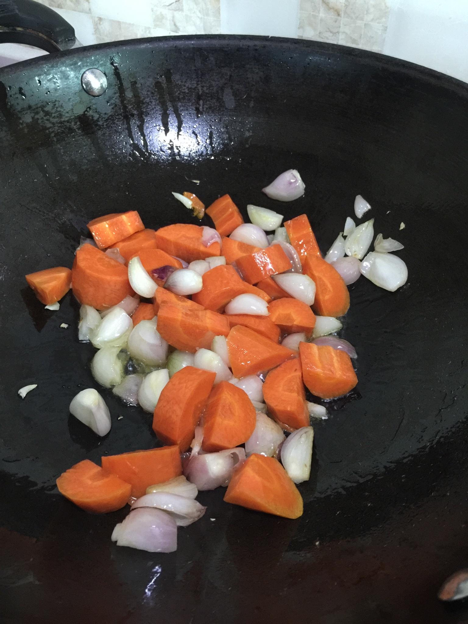 土豆胡蘿蔔咖哩雞的做法 步骤6