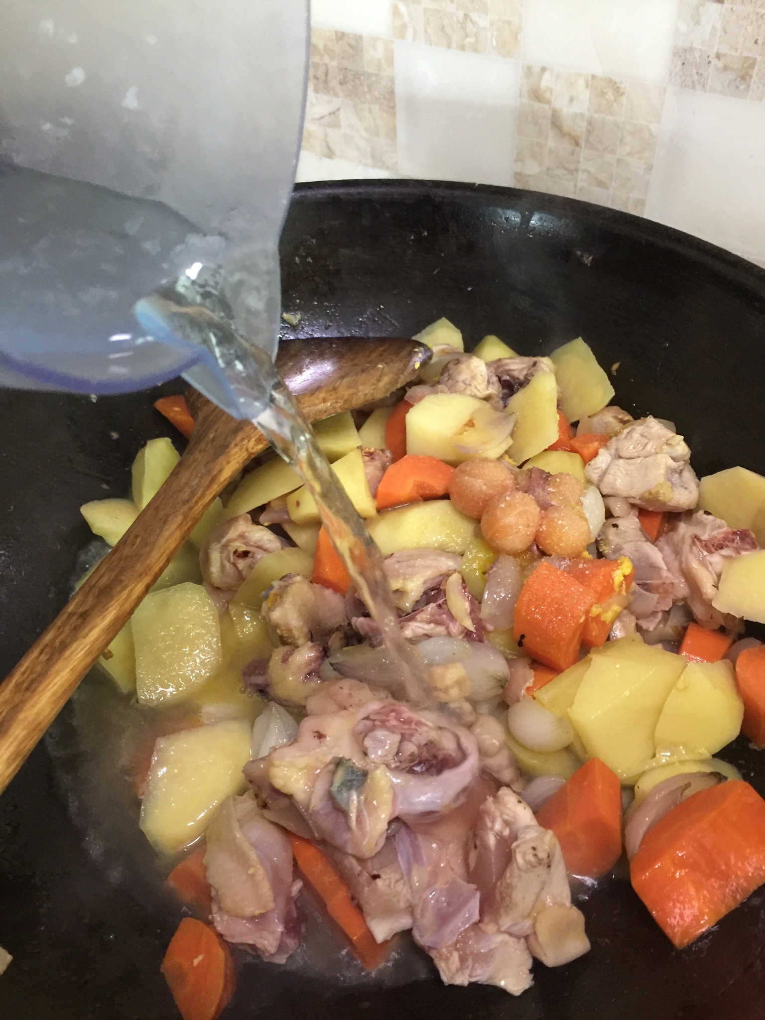 土豆胡蘿蔔咖哩雞的做法 步骤8