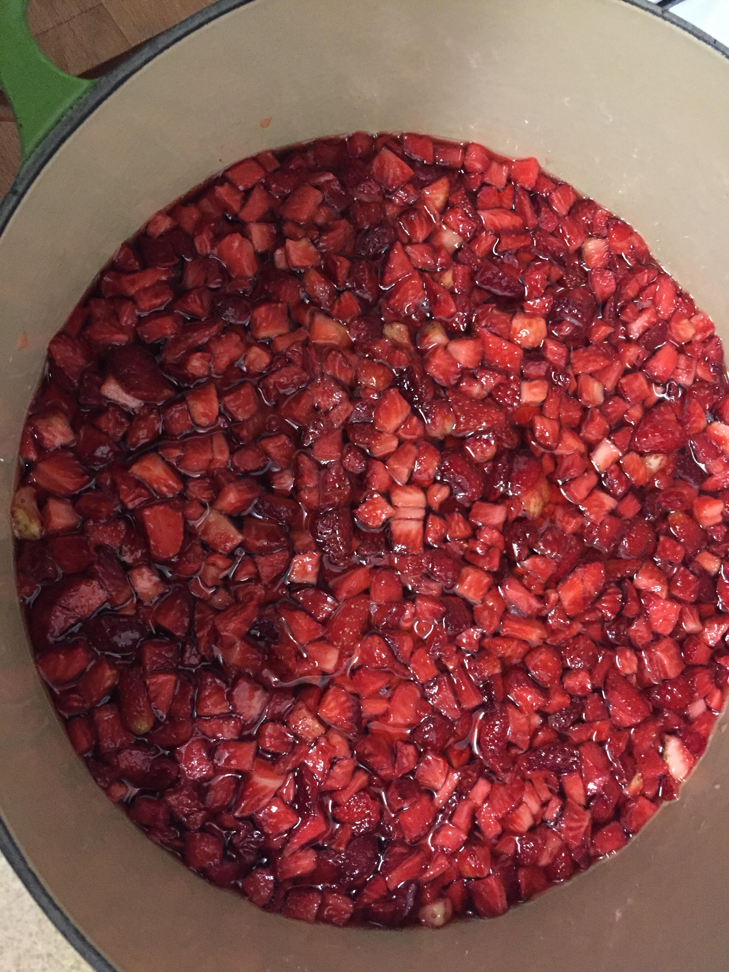 自制草莓果醬（果醬女王的配方）的做法 步骤1