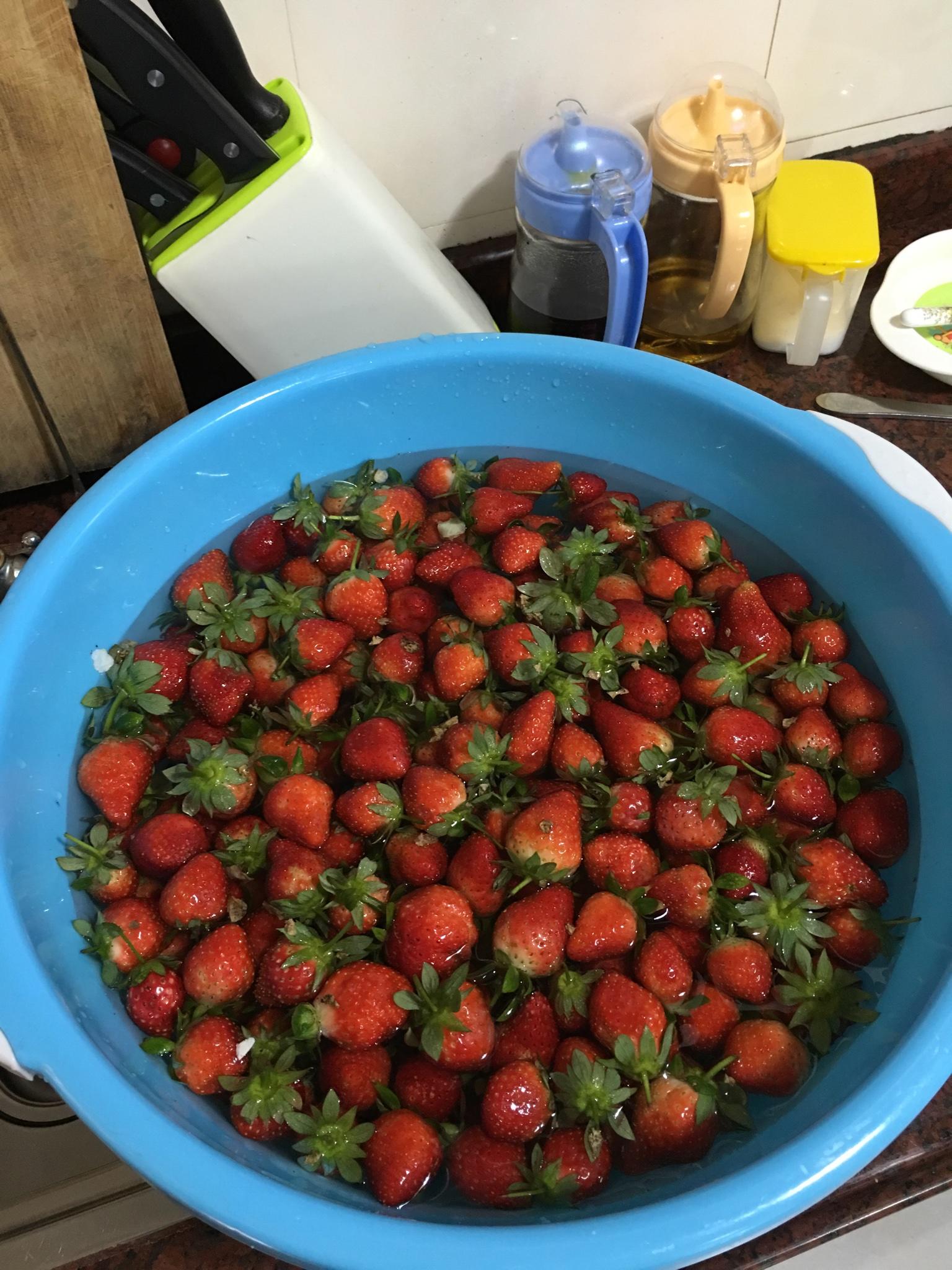 自制草莓醬的做法 步骤1