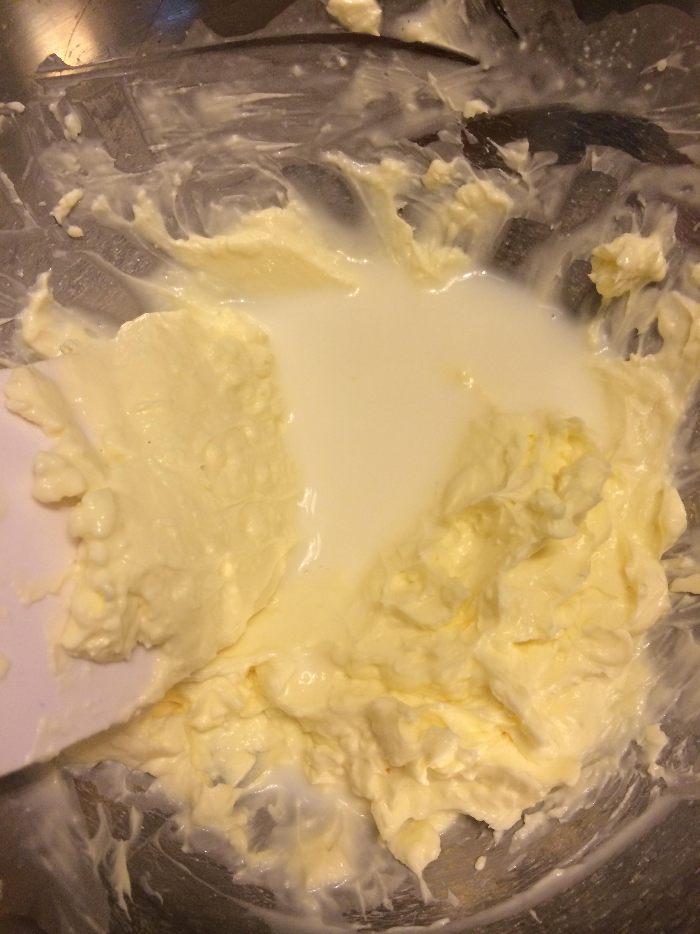 奶油乳酪戚風的做法 步骤3