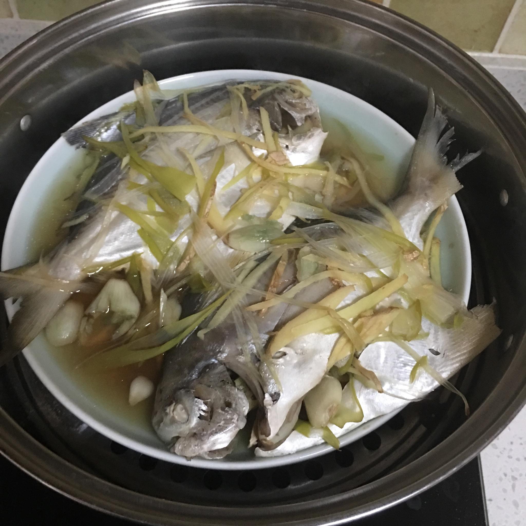 清蒸鯧魚的做法 步骤2