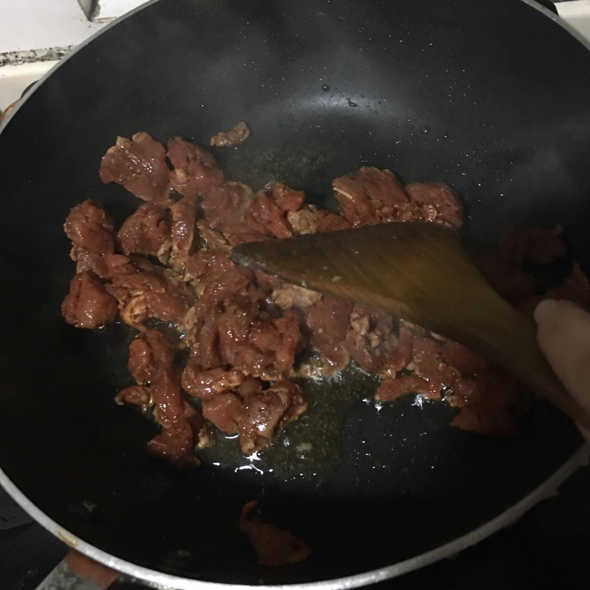 孜然肉片的做法 步骤2