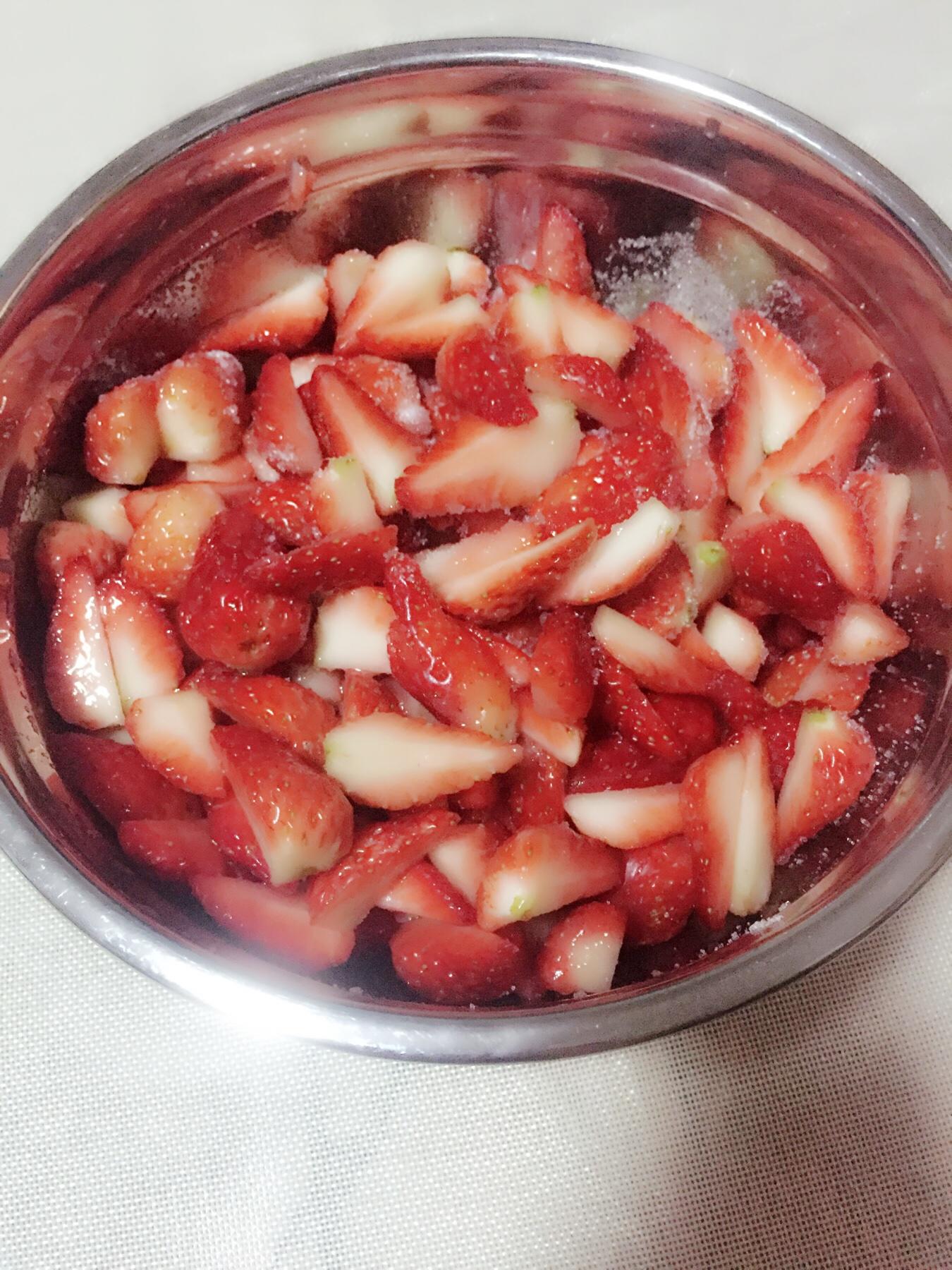 自制草莓醬的做法 步骤1