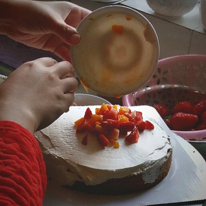 手指餅乾草莓奶油蛋糕的做法 步骤2