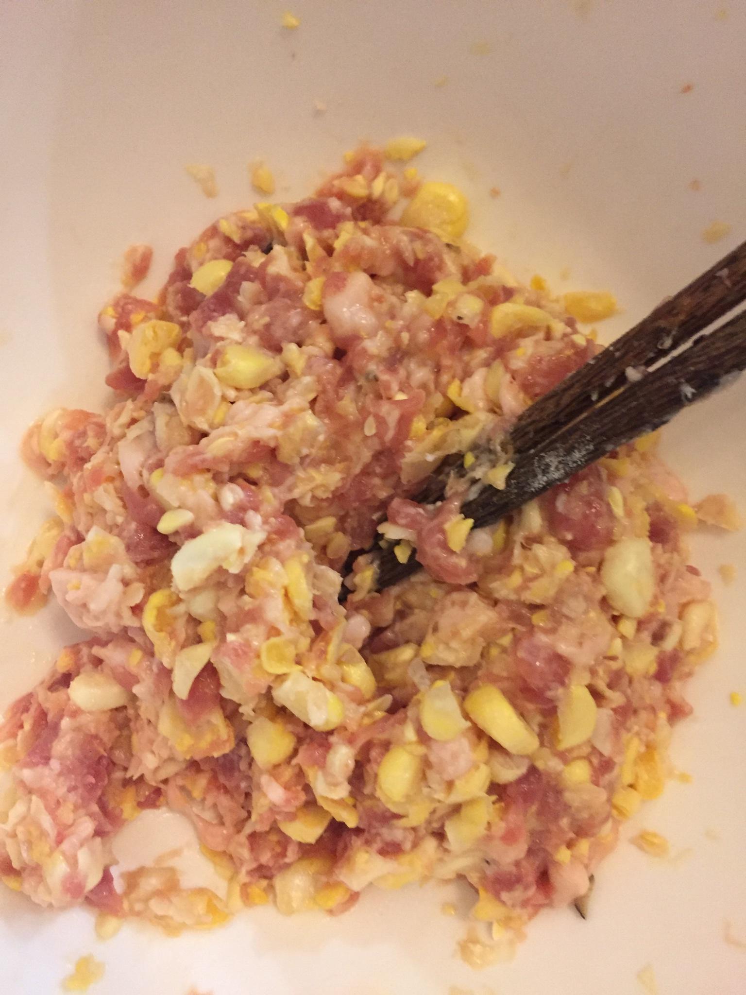玉米豬肉水餃的做法 步骤2