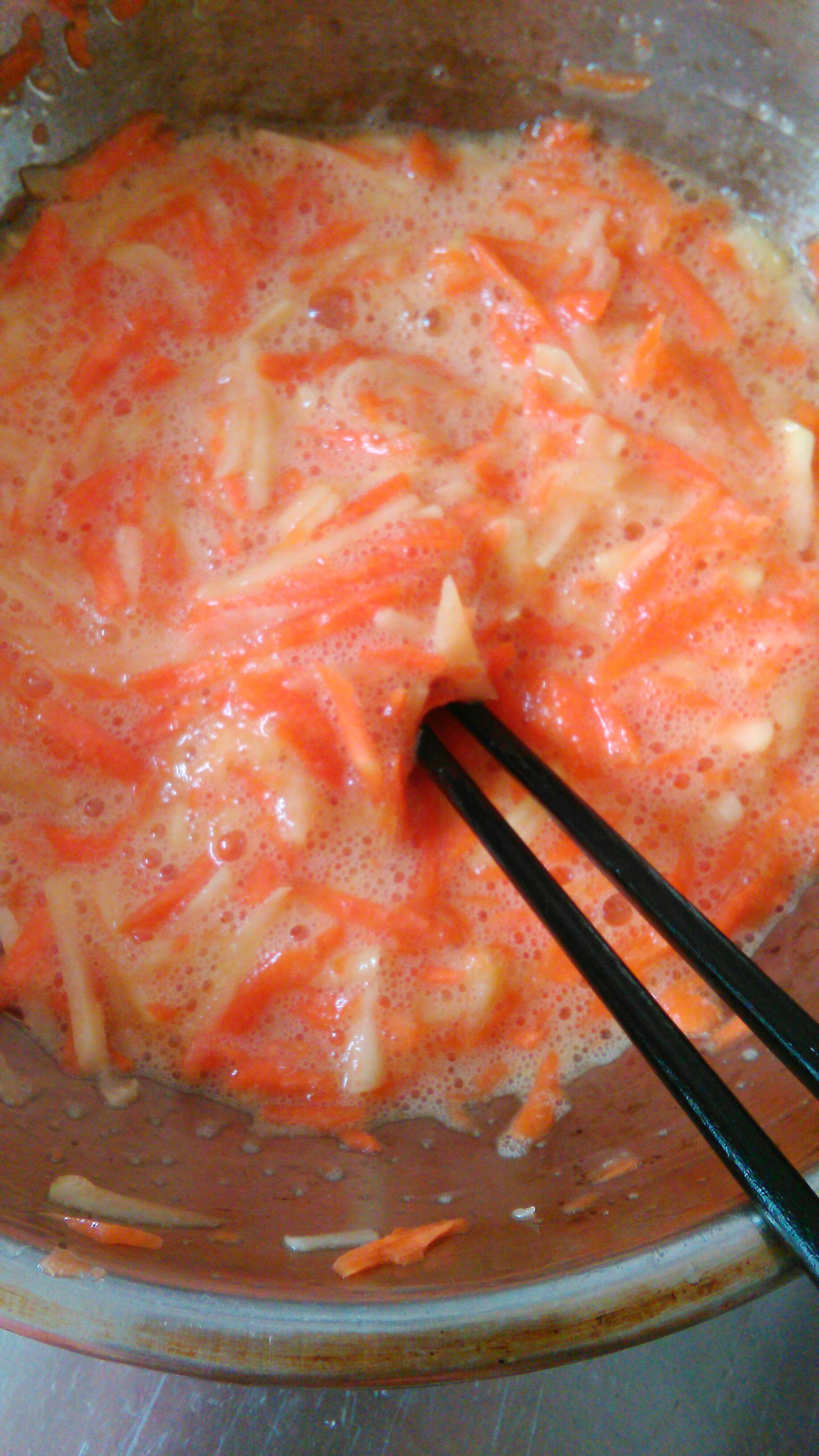 胡蘿蔔土豆雞蛋餅的做法 步骤5