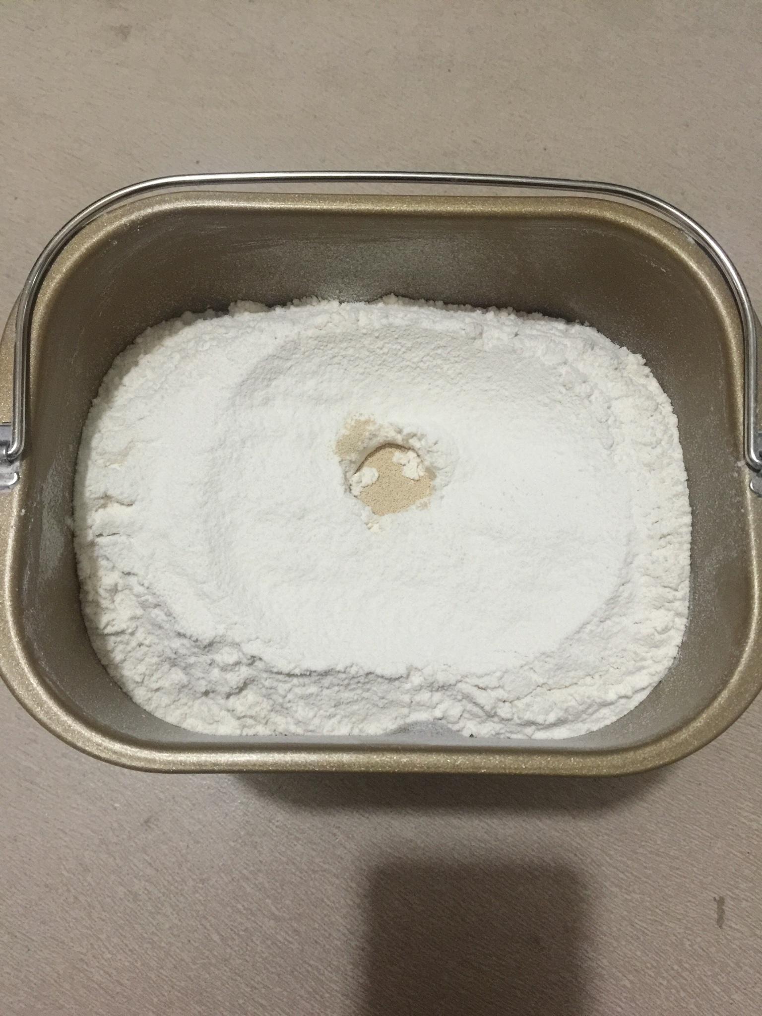 淡奶油酸奶辣鬆麪包(ฅωฅ *)的做法 步骤1