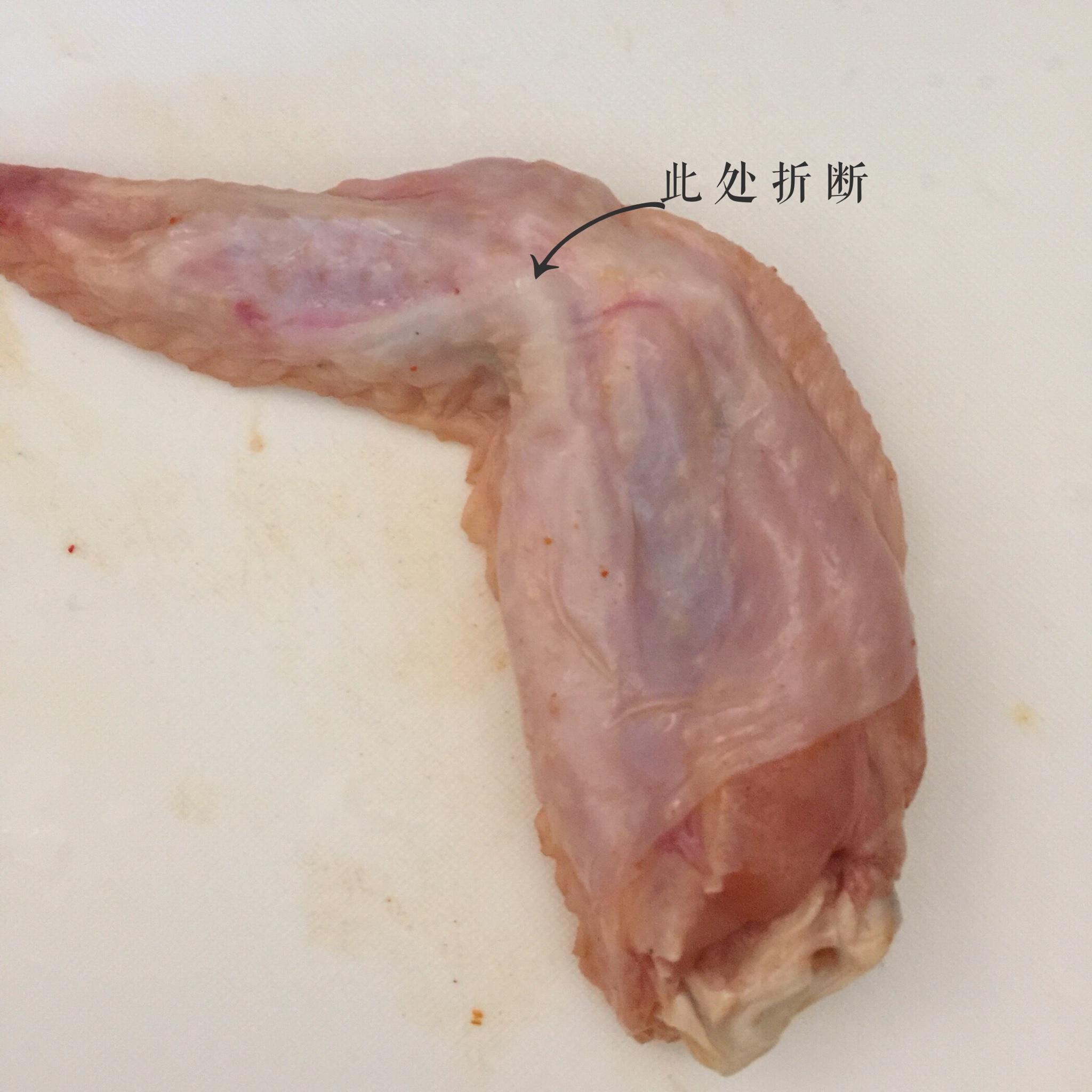 雞翅餃子（含超級簡單脫骨法）的做法 步骤1