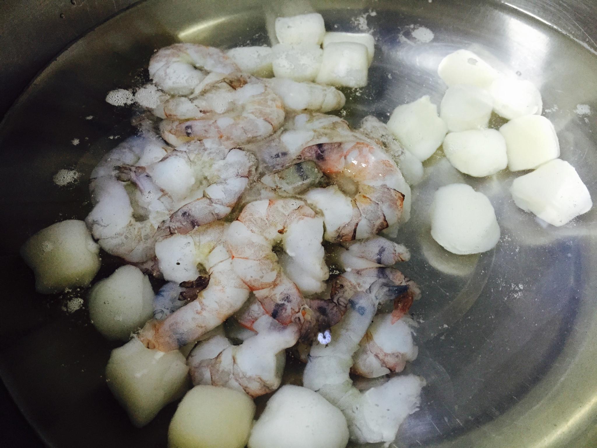 GUGU版潮汕海鮮砂鍋粥的做法 步骤3