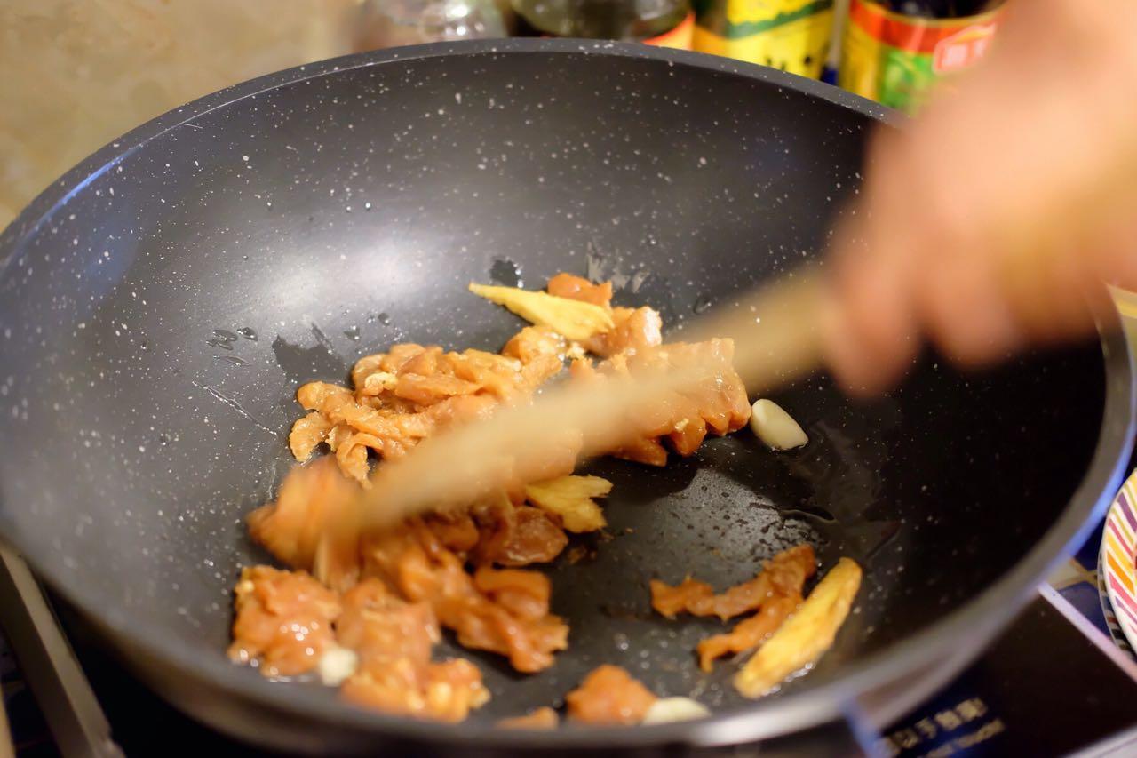 零失敗的美肌下飯神菜：木須肉的做法 步骤2